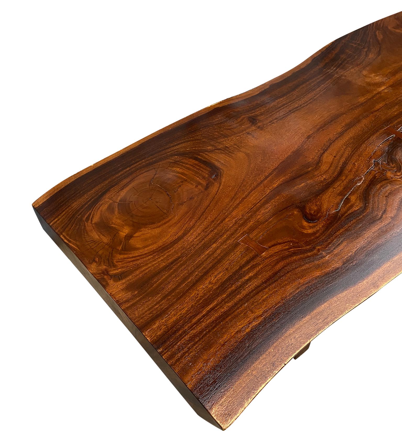 Noyer The Stunning 7' Live Edge Walnut Slab Dining Table the Style of Nakashima en vente