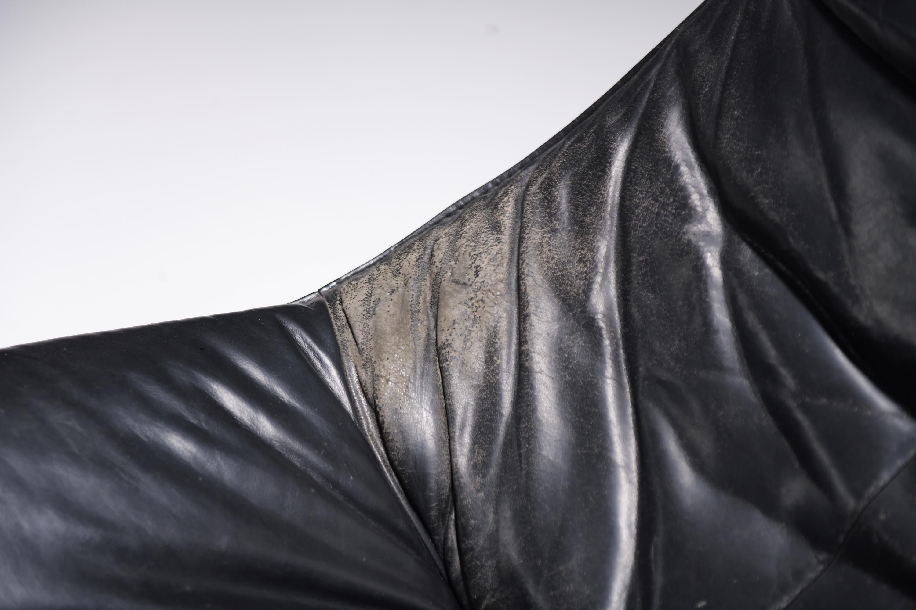 Stunning lounge chair The Rock in black leather by Gerard Van Den Berg - Montis For Sale 1