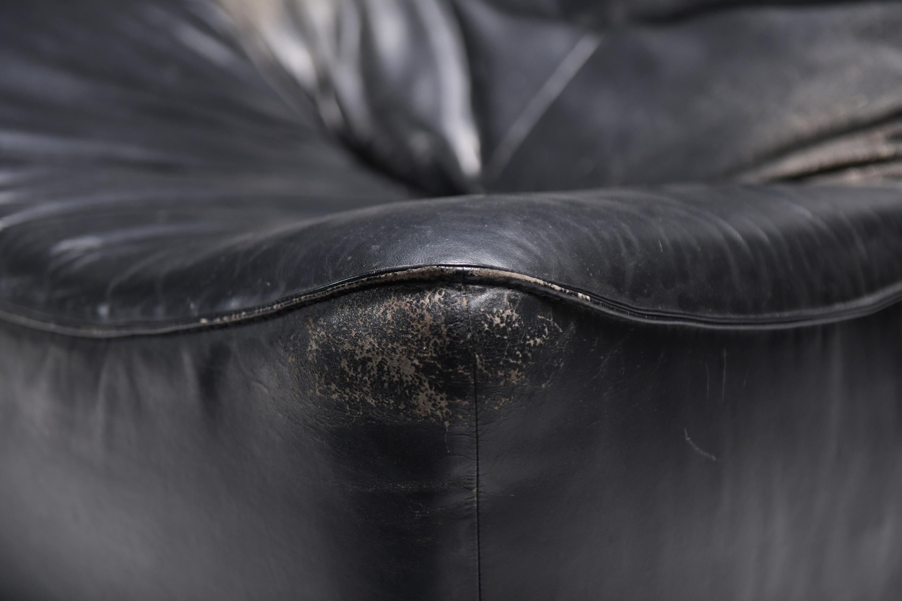Stunning lounge chair The Rock in black leather by Gerard Van Den Berg - Montis For Sale 2
