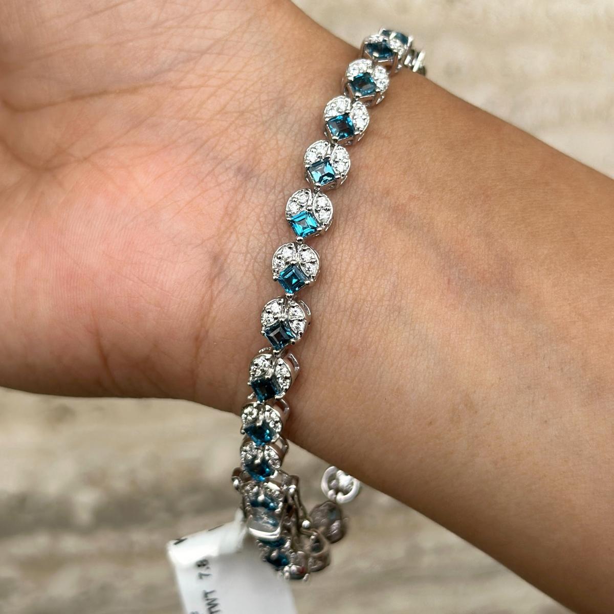 Superbe bracelet tennis pour mère en argent sterling avec topaze bleue de Londres et diamants en vente 1