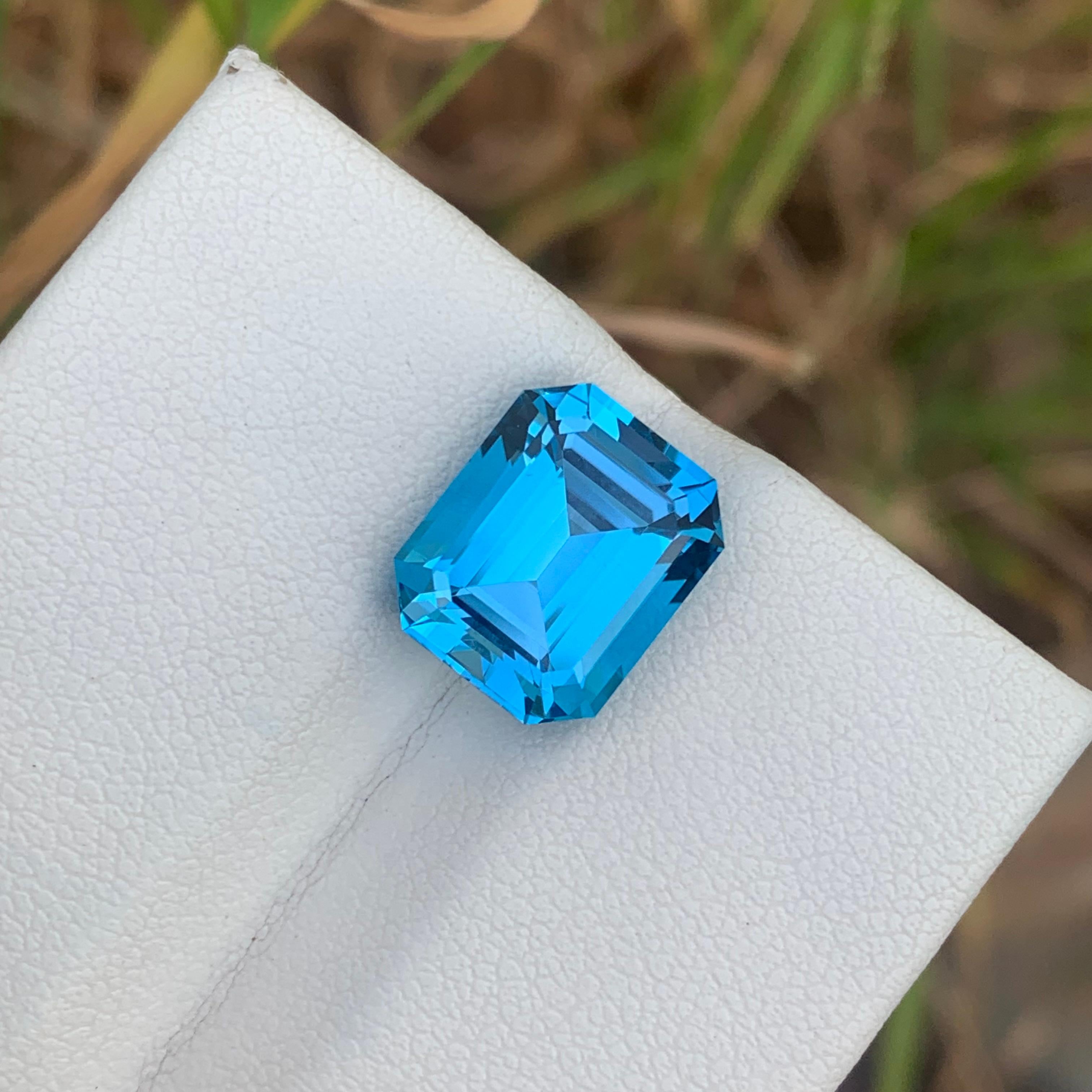 Stunning Loose Electric Blue Topaz Ring Gemstone Emerald Shape In New Condition For Sale In Peshawar, PK