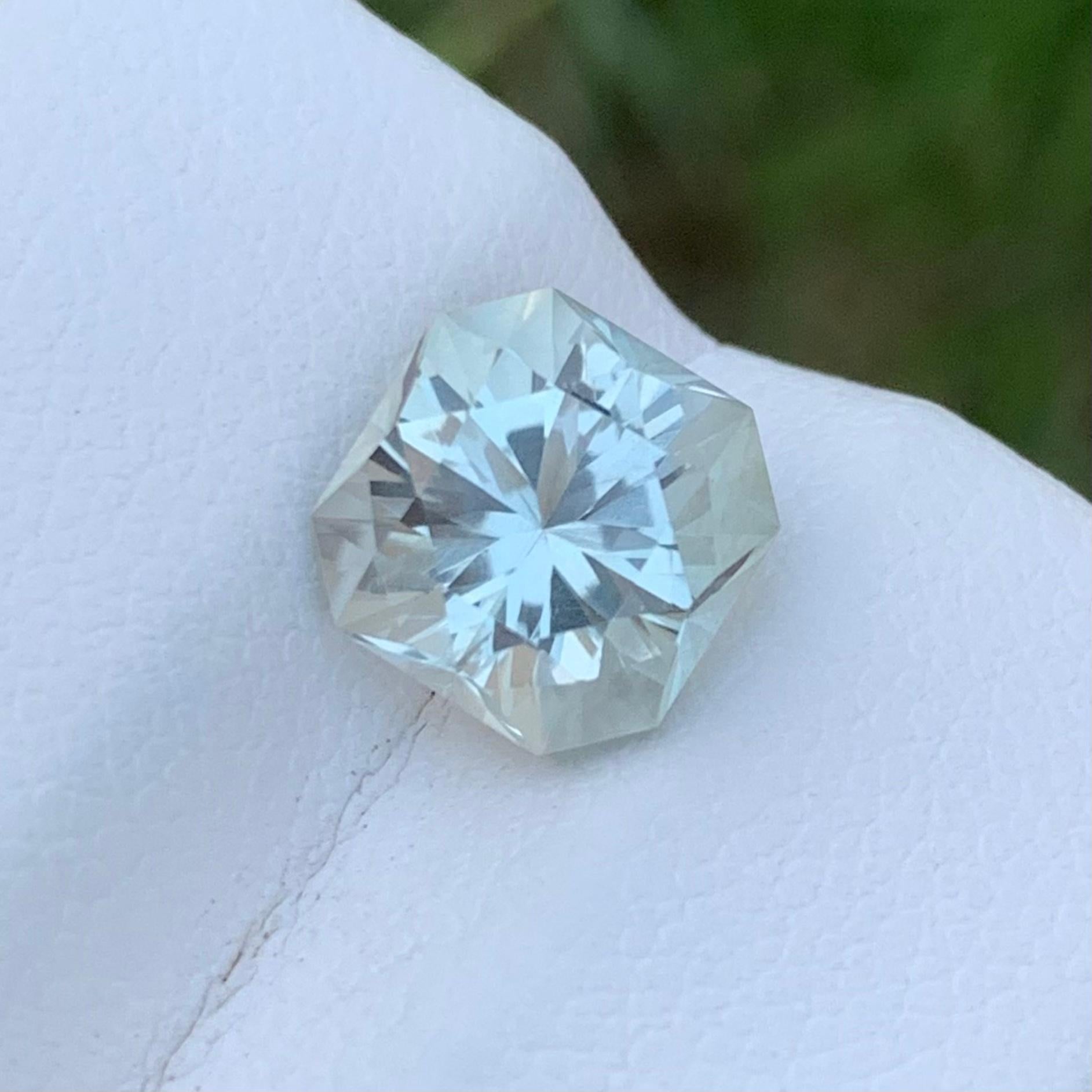 Arts and Crafts Stupendo anello di ametista verde sfusa con gemma da 3,30 carati in vendita