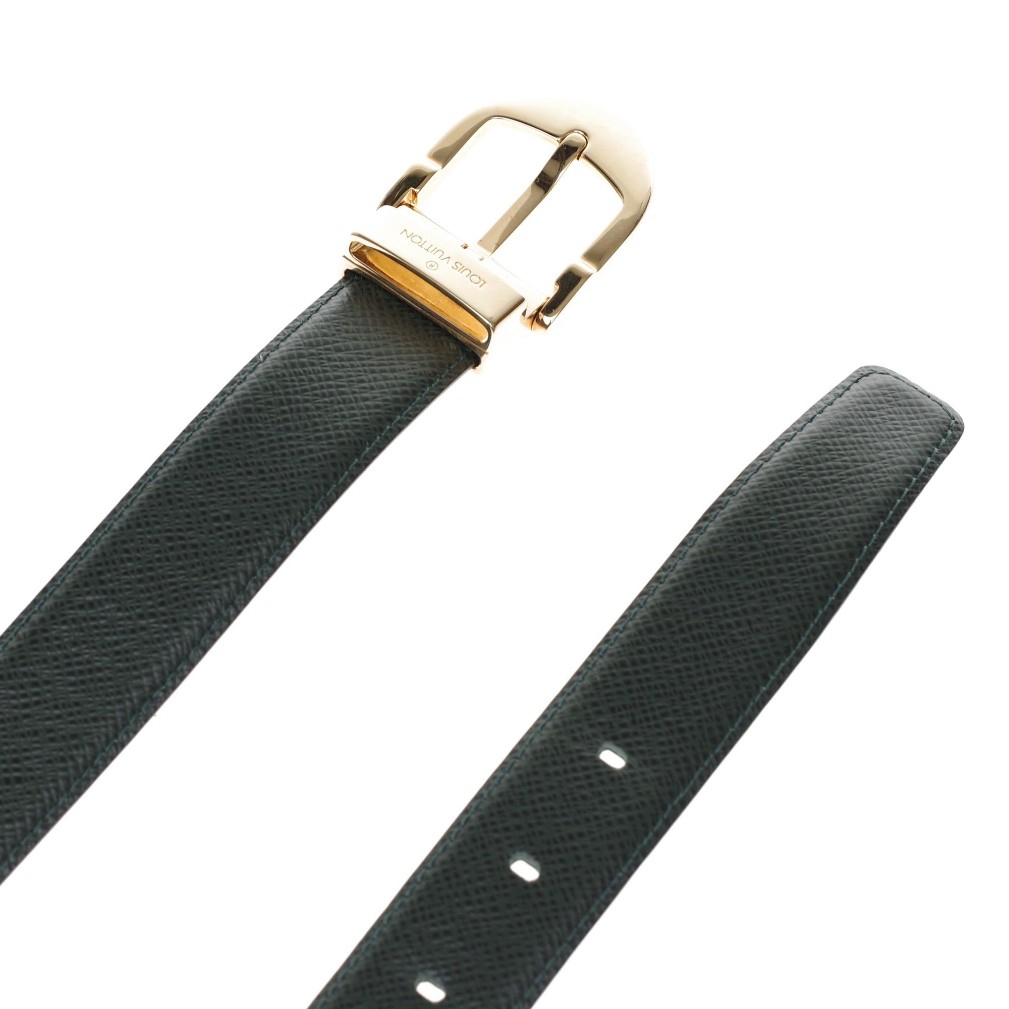 Superb Louis Vuitton belt in green Taiga leather, gold metal buckle.
Length: 80 cm.
Width: 3,2 cm.
Signature: Louis Vuitton Paris, Made in France.
In very good general condition despite minor signs of wear.