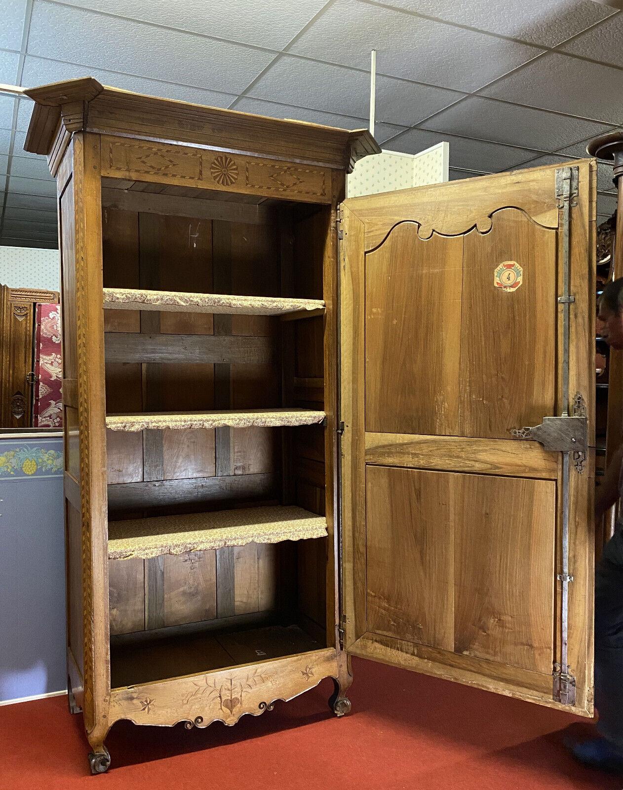 Stunning Louis XV Walnut Marquetry Wardrobe, circa 1750 -1X41 In Good Condition For Sale In Bordeaux, FR