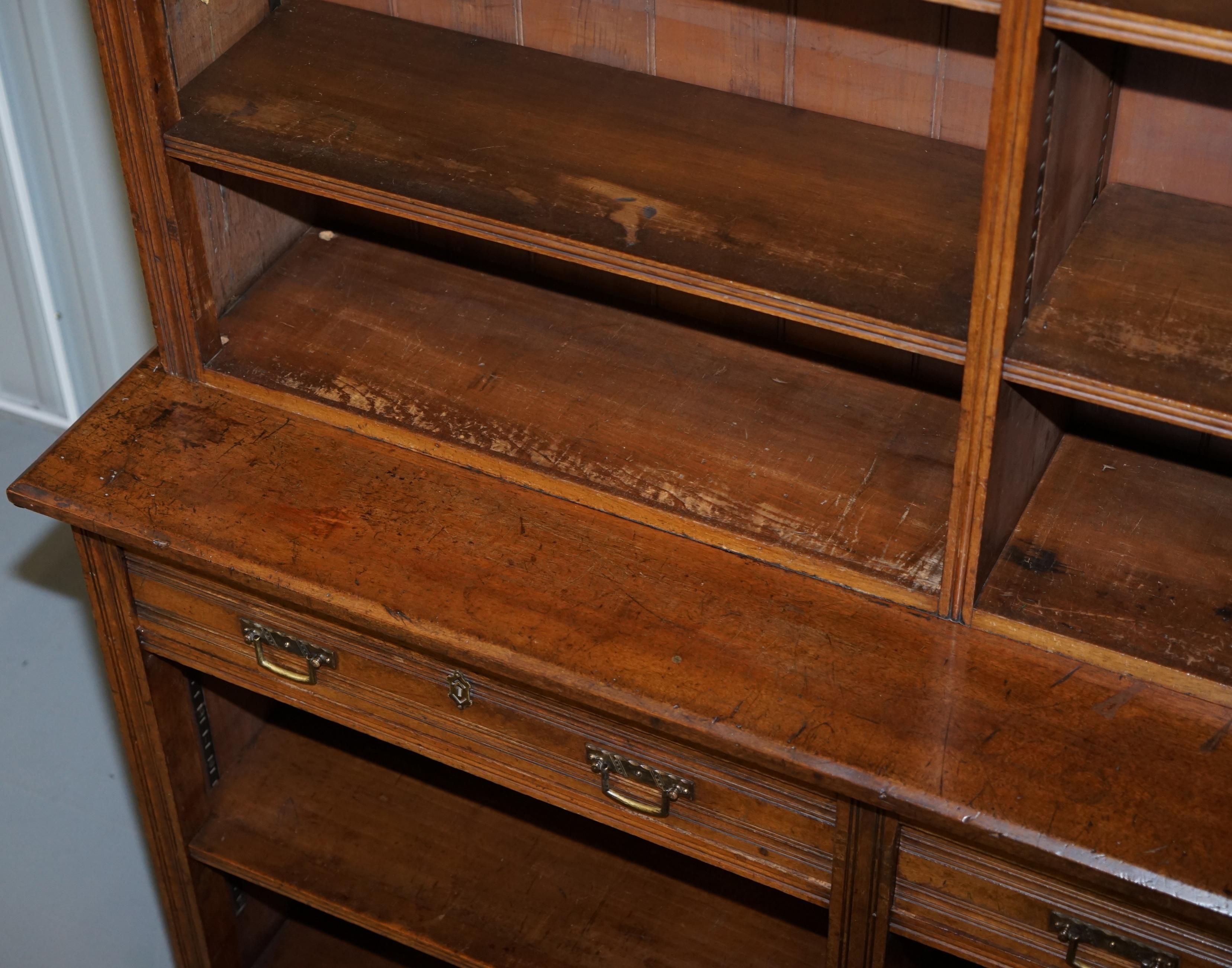 Stunning Maple & Co Oak Victorian Library Bookcase with Drawers Stamped Serial N For Sale 4
