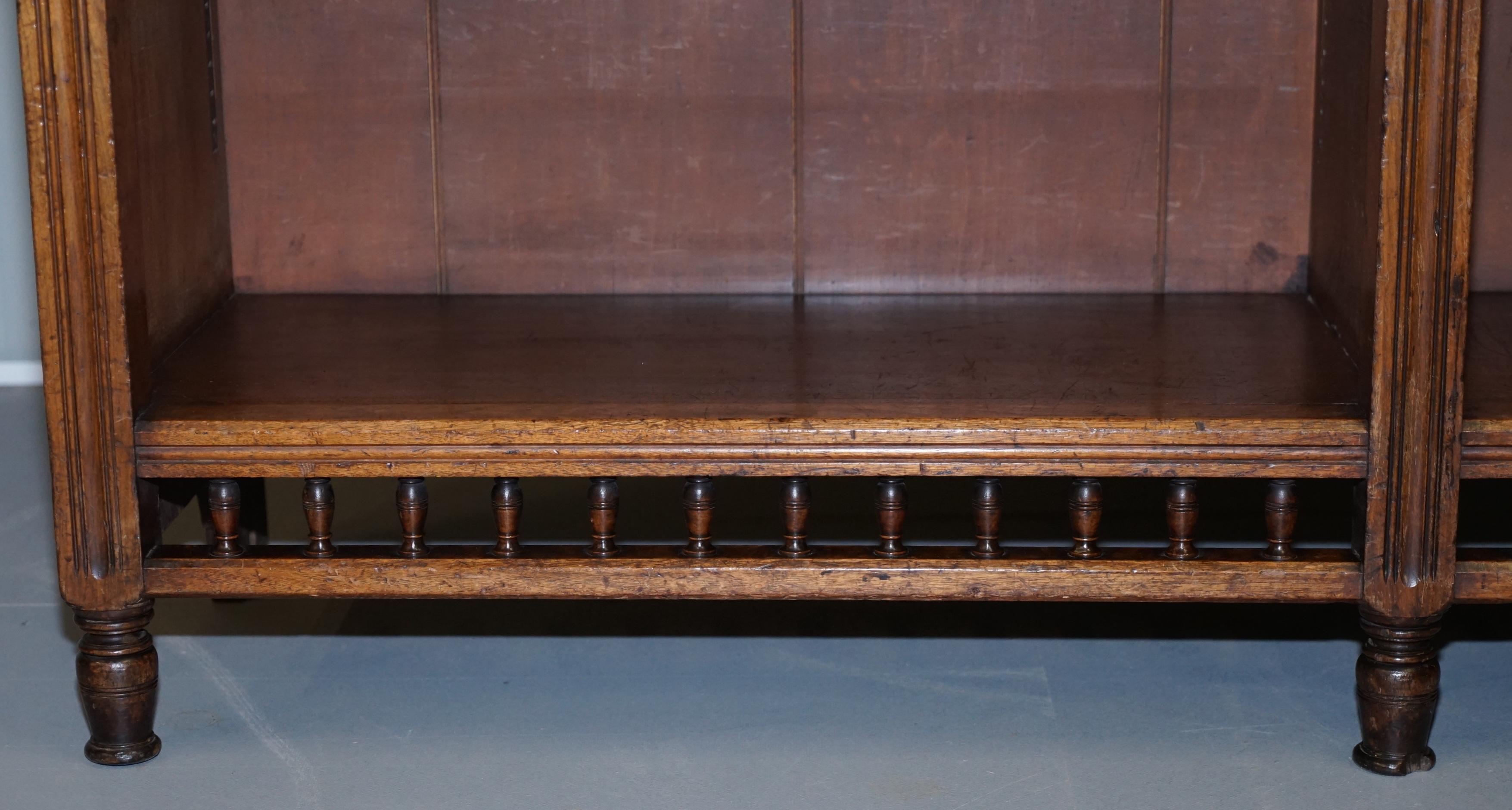 Stunning Maple & Co Oak Victorian Library Bookcase with Drawers Stamped Serial N For Sale 8