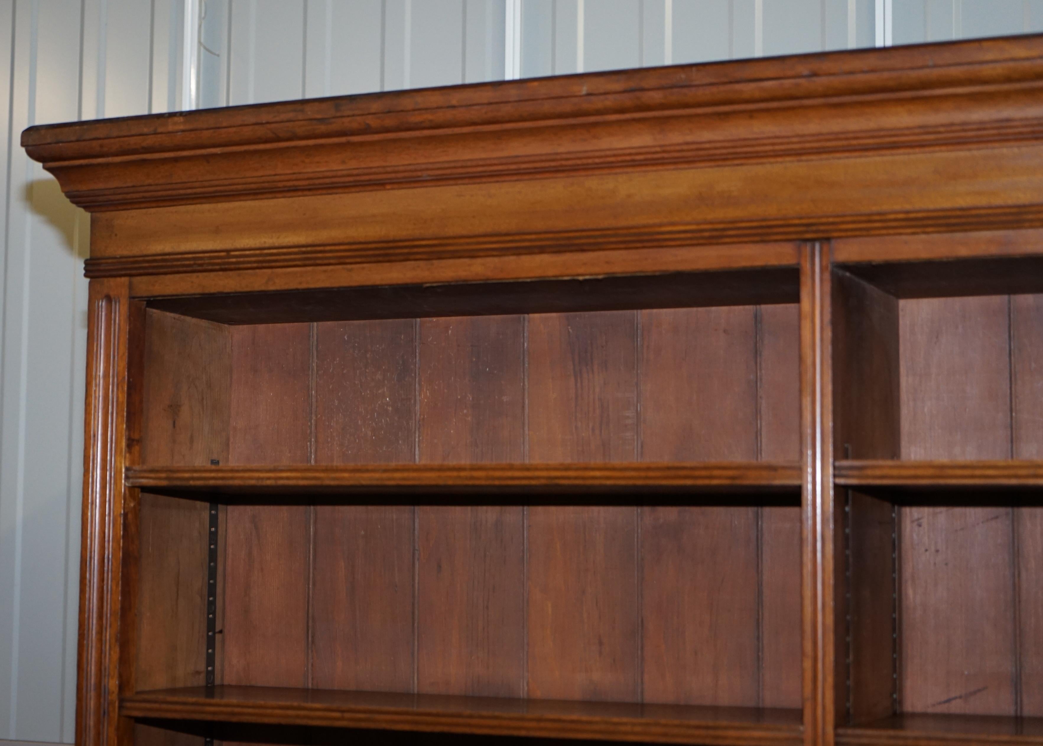 Stunning Maple & Co Oak Victorian Library Bookcase with Drawers Stamped Serial N For Sale 1