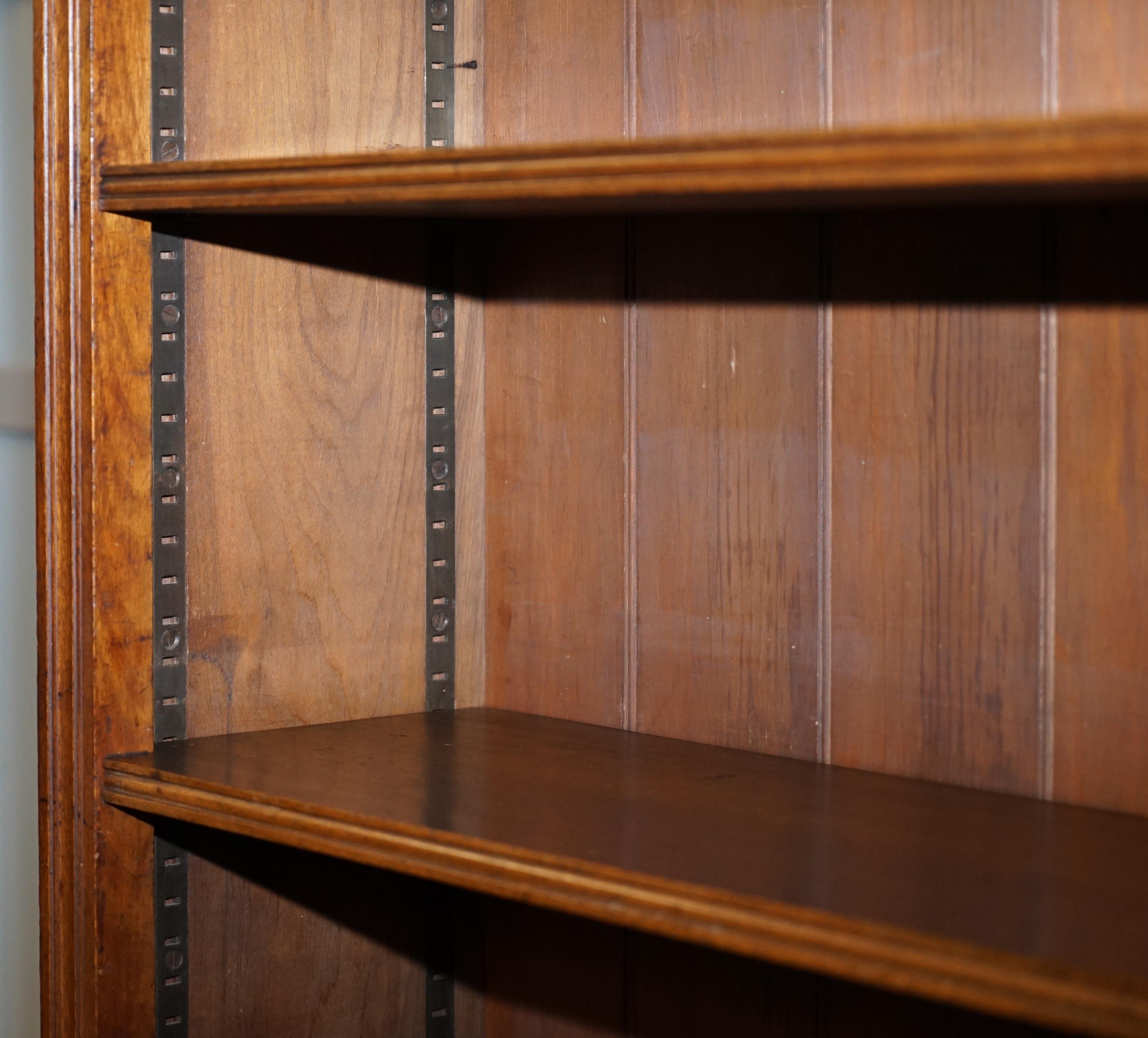 Stunning Maple & Co Oak Victorian Library Bookcase with Drawers Stamped Serial N For Sale 2