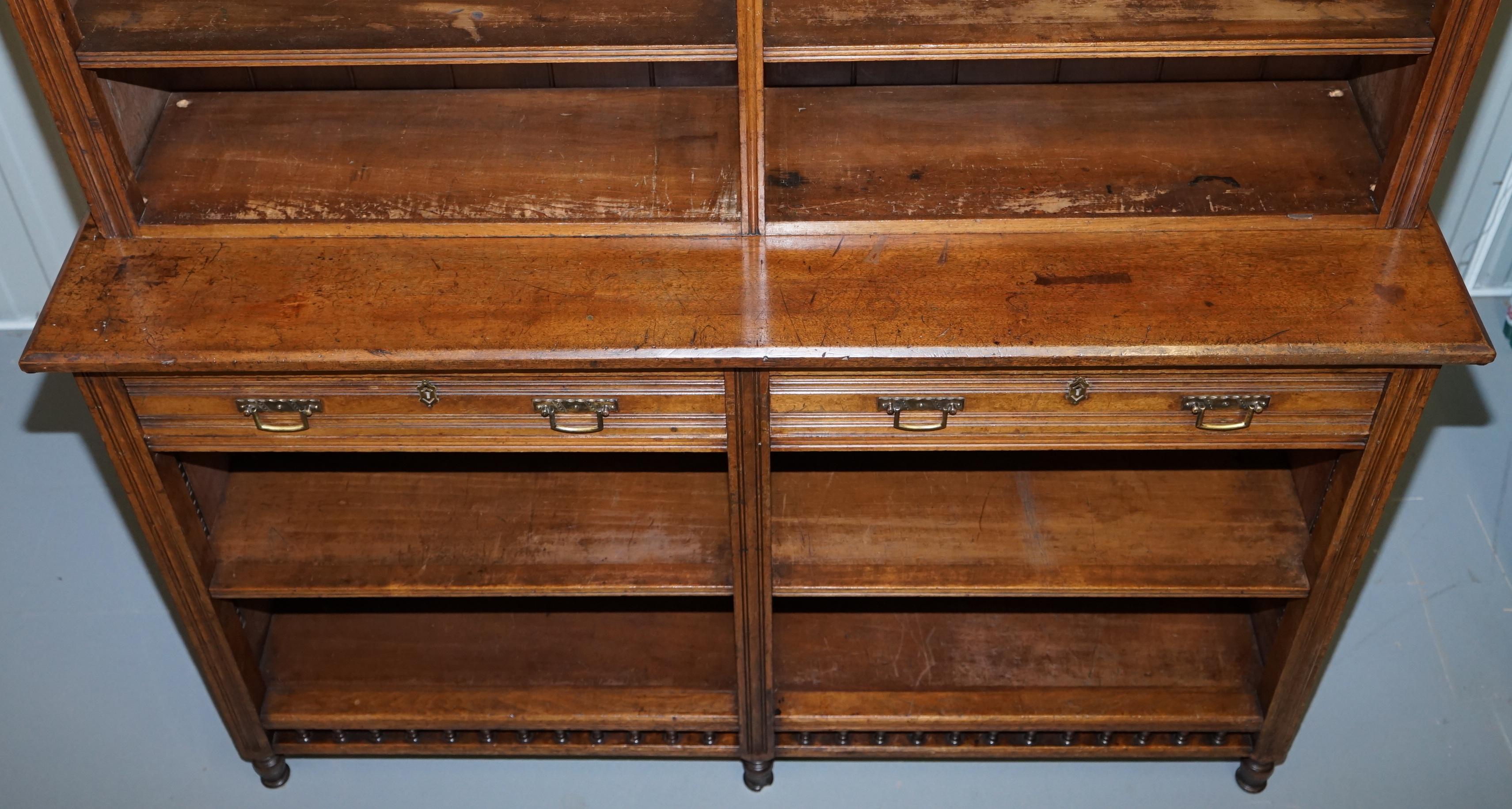 Stunning Maple & Co Oak Victorian Library Bookcase with Drawers Stamped Serial N For Sale 3