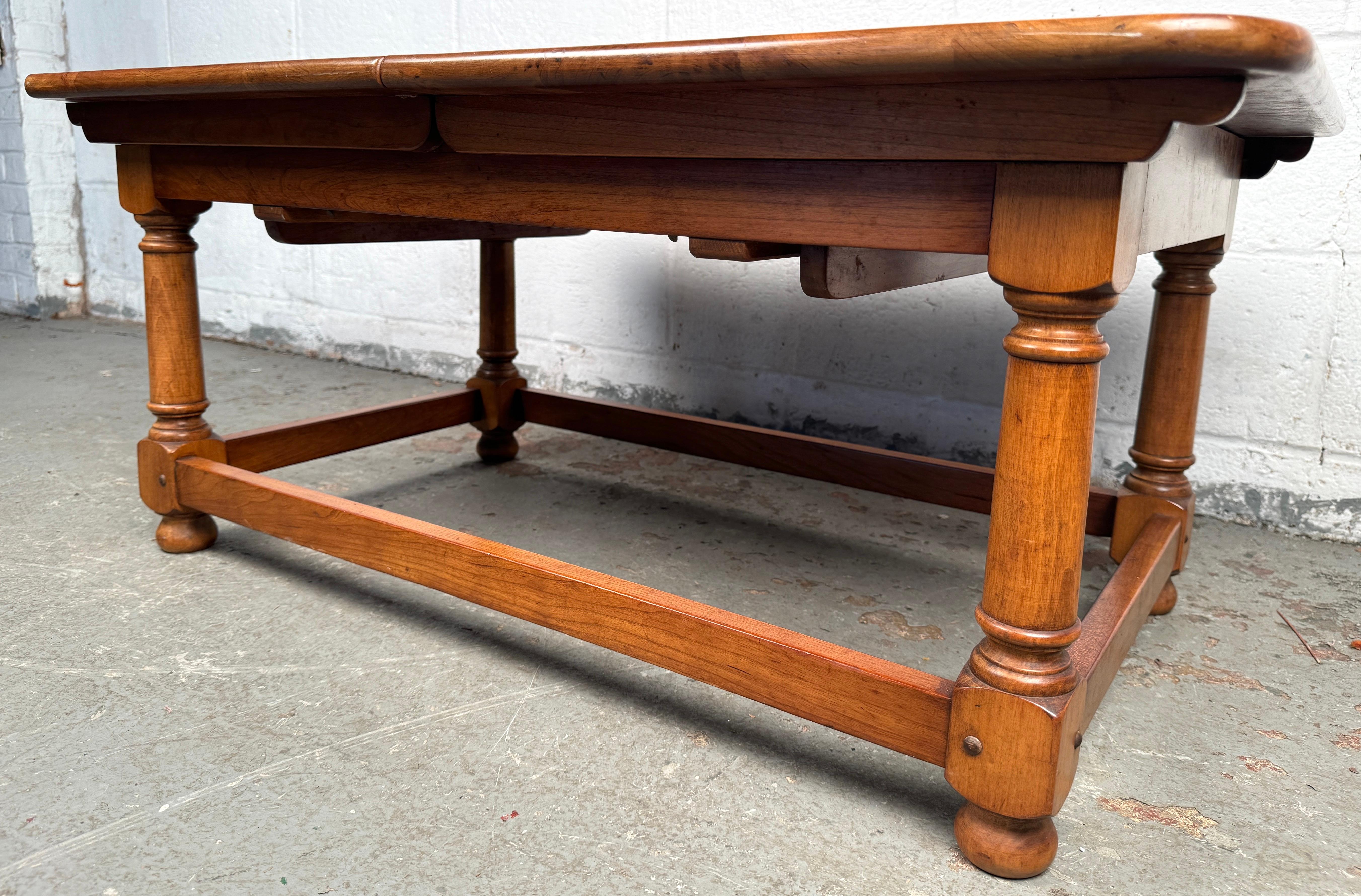 Stunning Maple Draw Leaf Coffee Table By Stickley For Sale 12