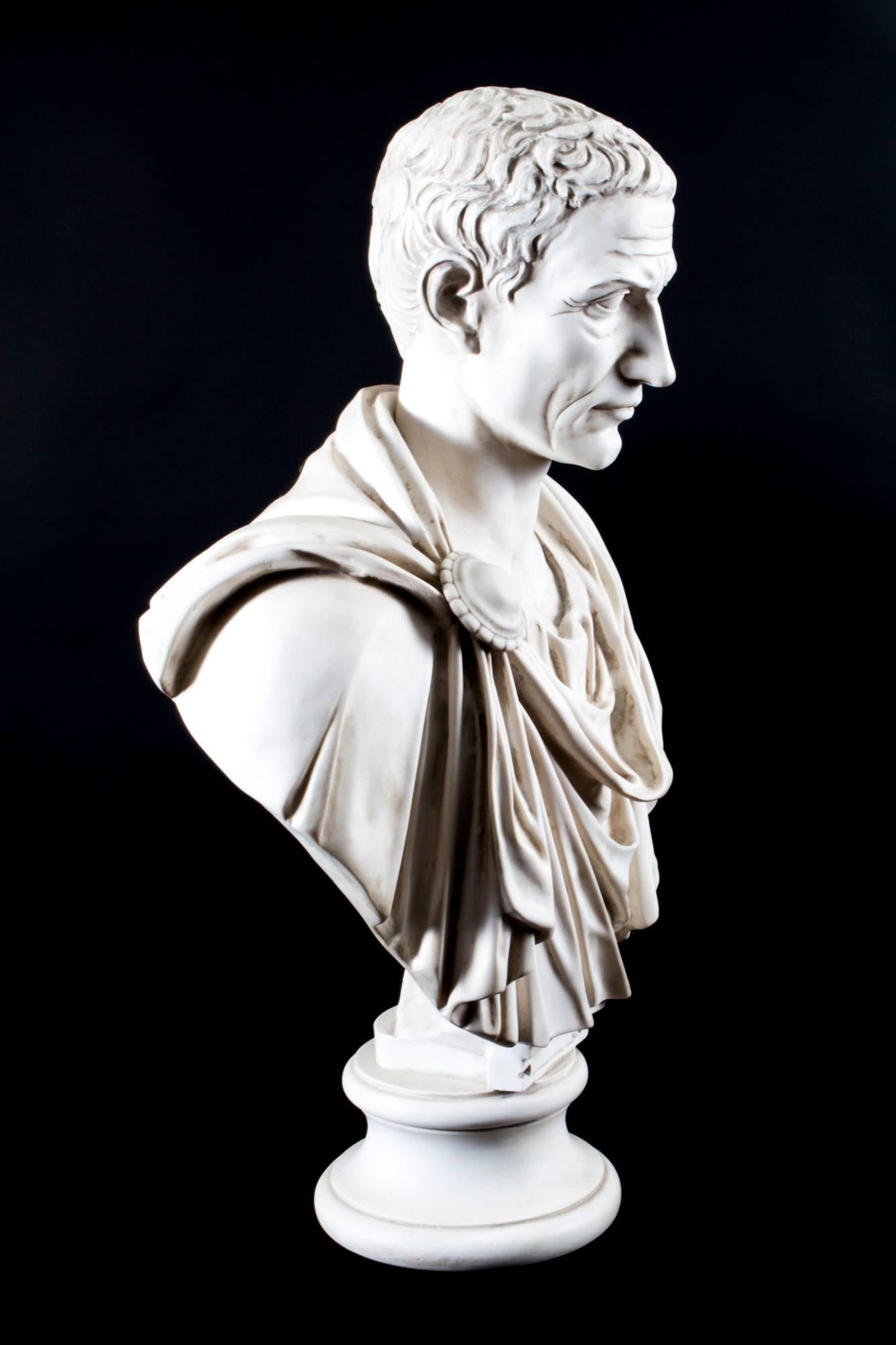 Stunning Marble Bust of Lucius Junius Brutus on Pedestal In Excellent Condition In London, GB