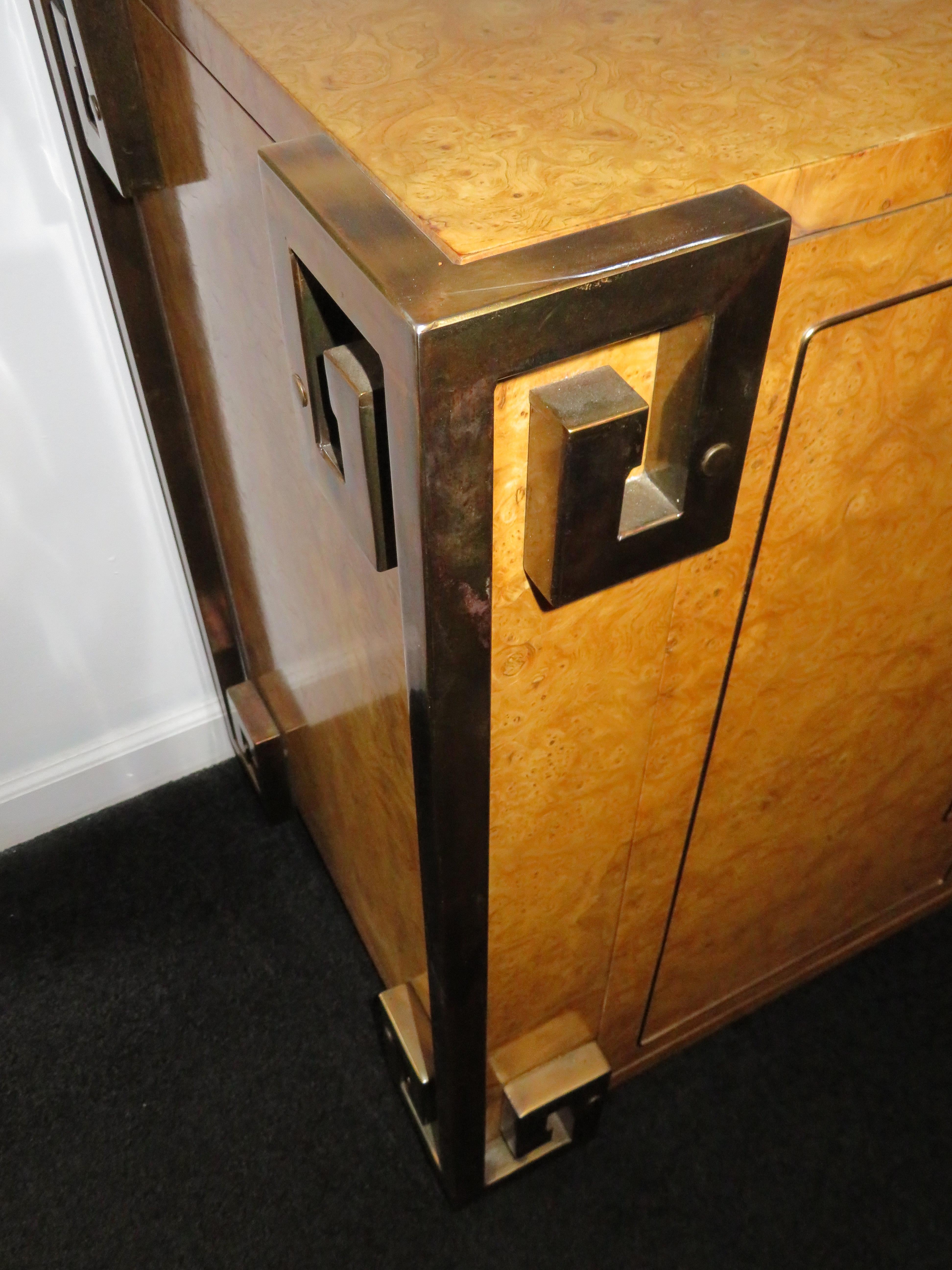 Stunning Mastercraft Amboyna Burl and Brass Greek Key Credenza Midcentury In Good Condition For Sale In Pemberton, NJ