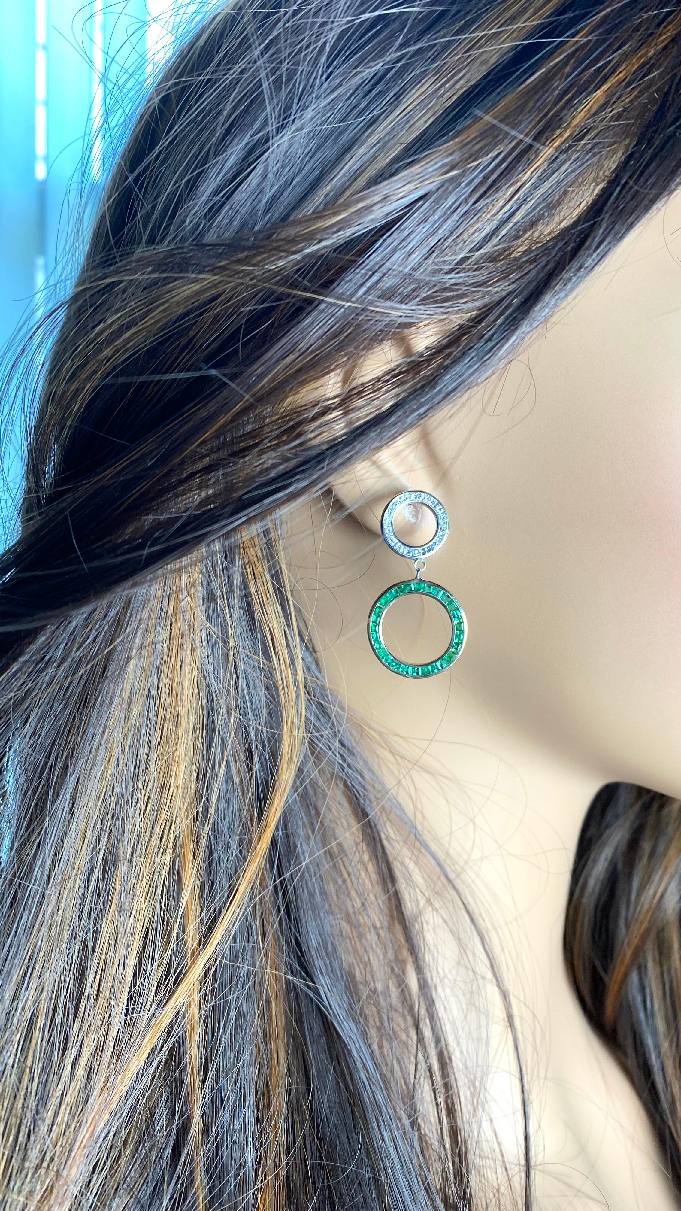 Stunning Masterpiece Emerald Diamond Interlocking Circles Yellow Gold Earring In New Condition For Sale In New York, NY