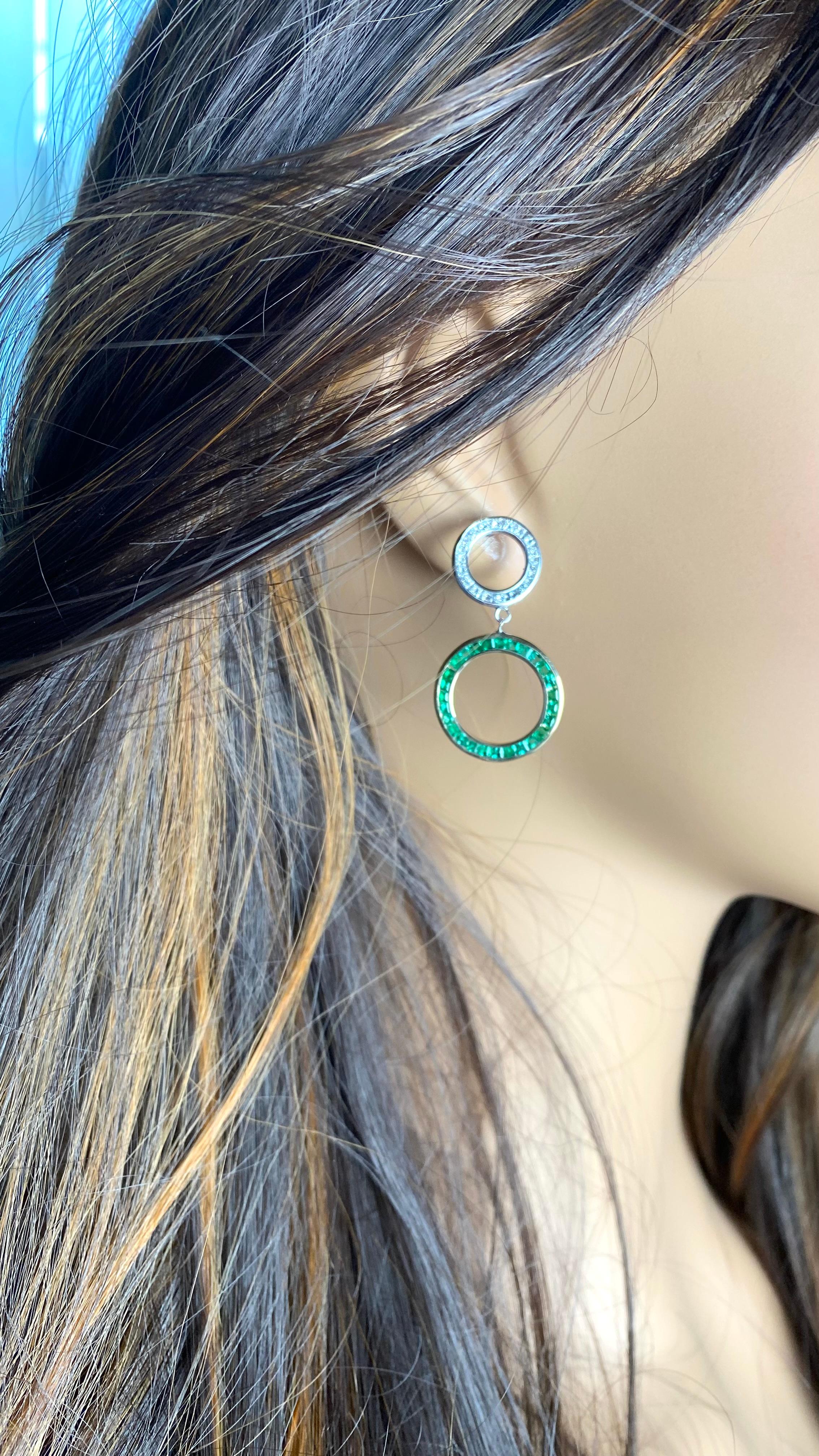 Women's Stunning Masterpiece Emerald Diamond Interlocking Circles Yellow Gold Earring For Sale