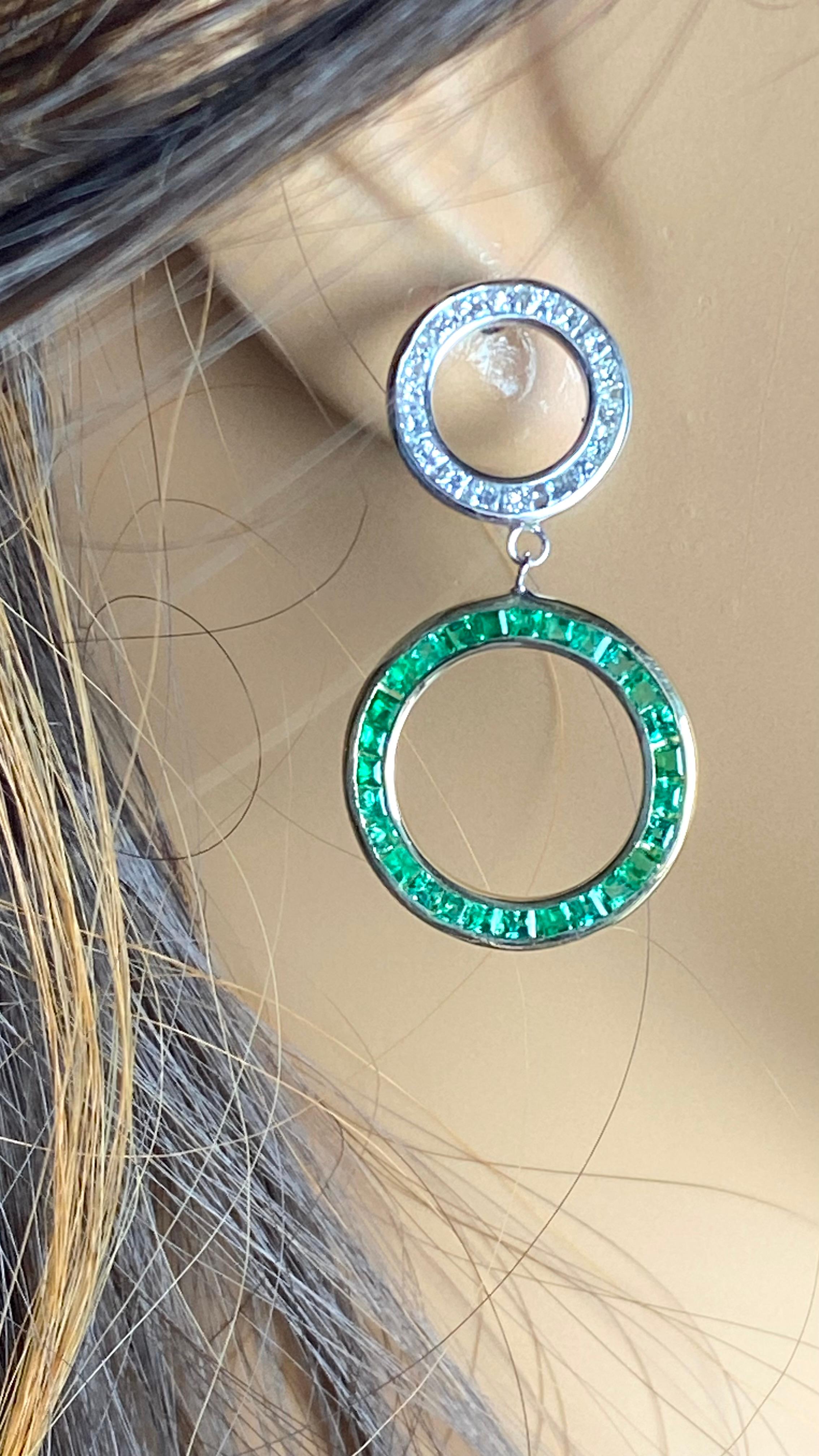 Stunning Masterpiece Emerald Diamond Interlocking Circles Yellow Gold Earring For Sale 2