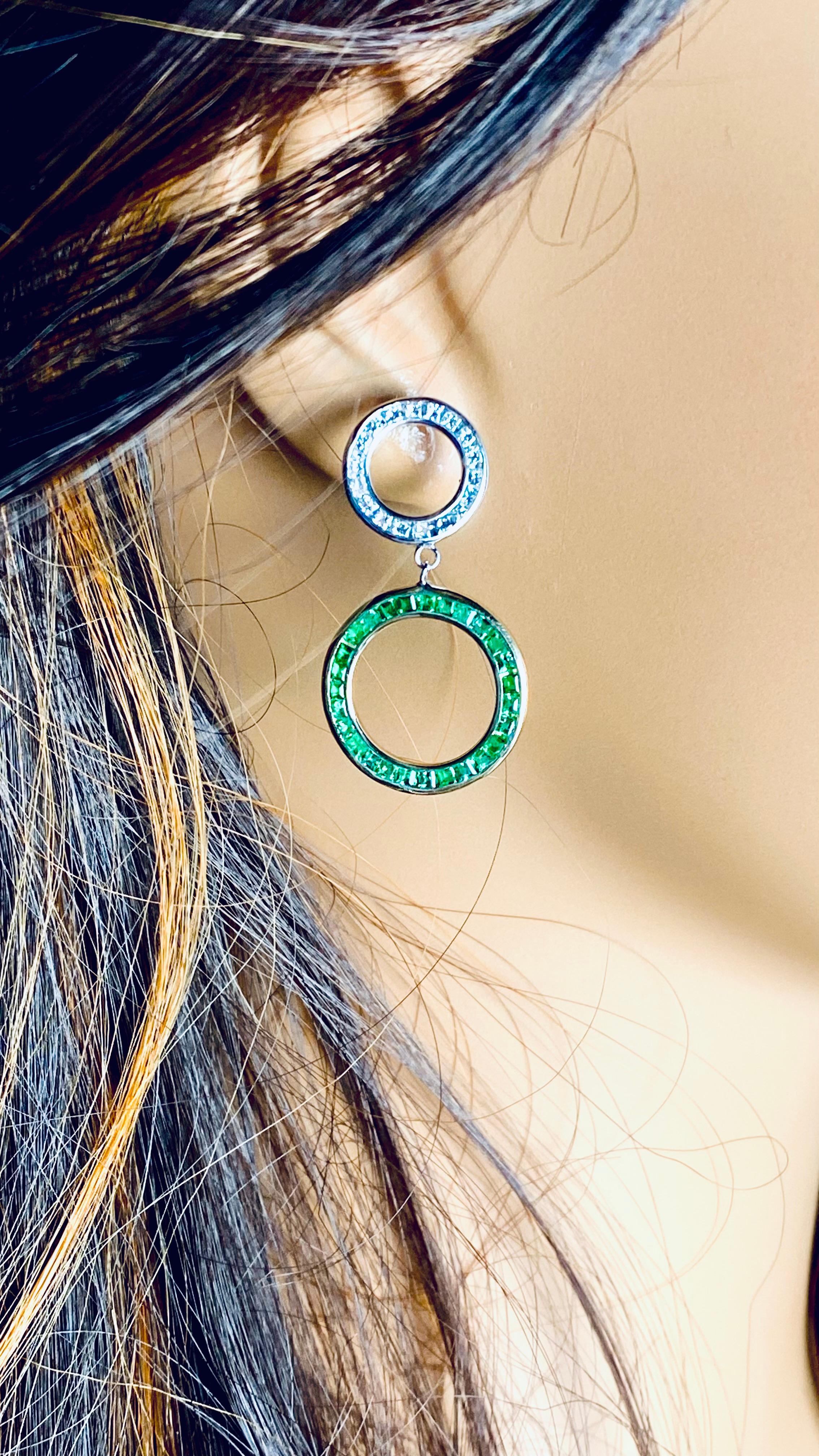 Stunning Masterpiece Emerald Diamond Interlocking Circles Yellow Gold Earring For Sale 4