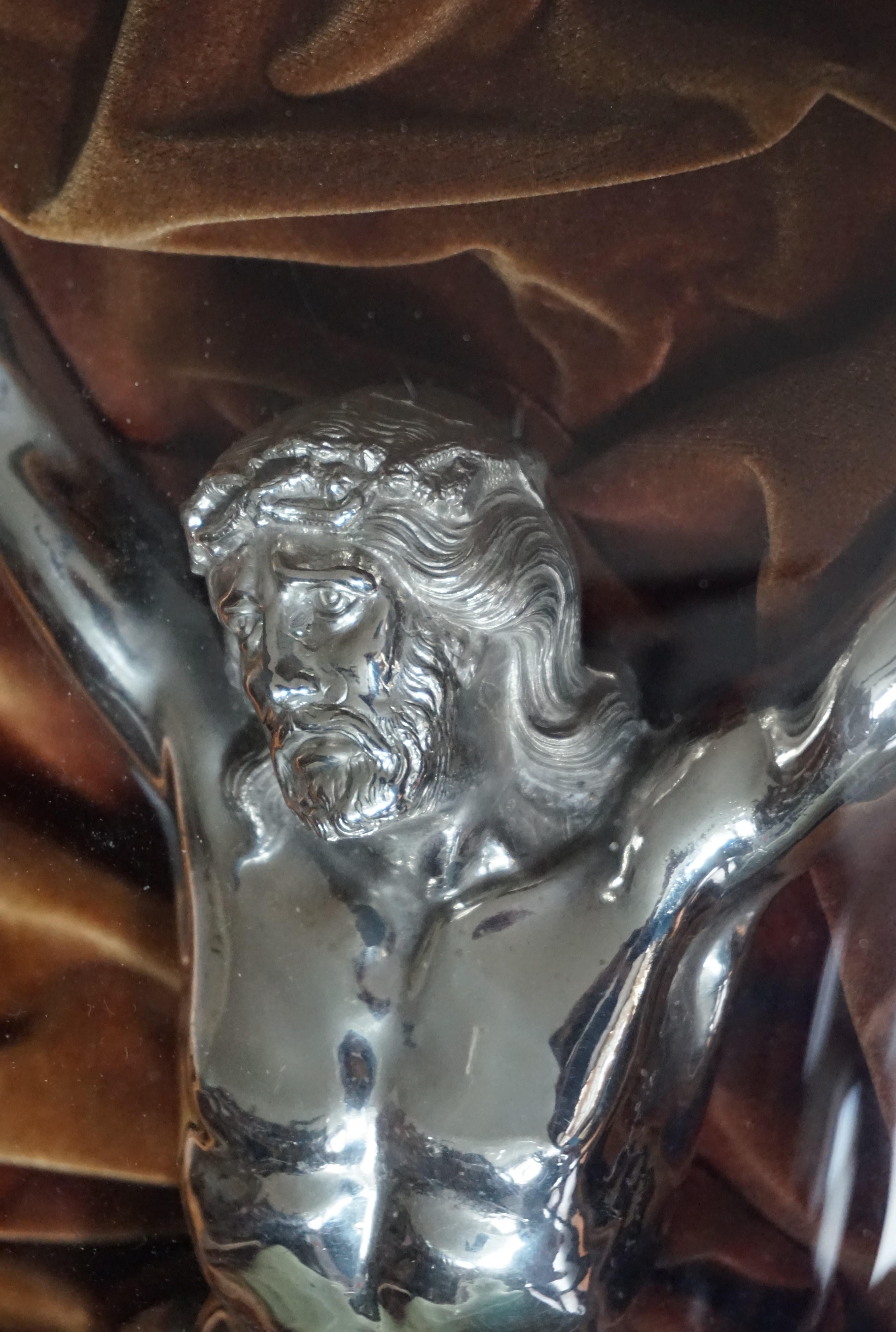 Atemberaubende Quecksilber Farbe antiken Metall Corpus von Christus hinter einer Glaskuppel im Angebot 3