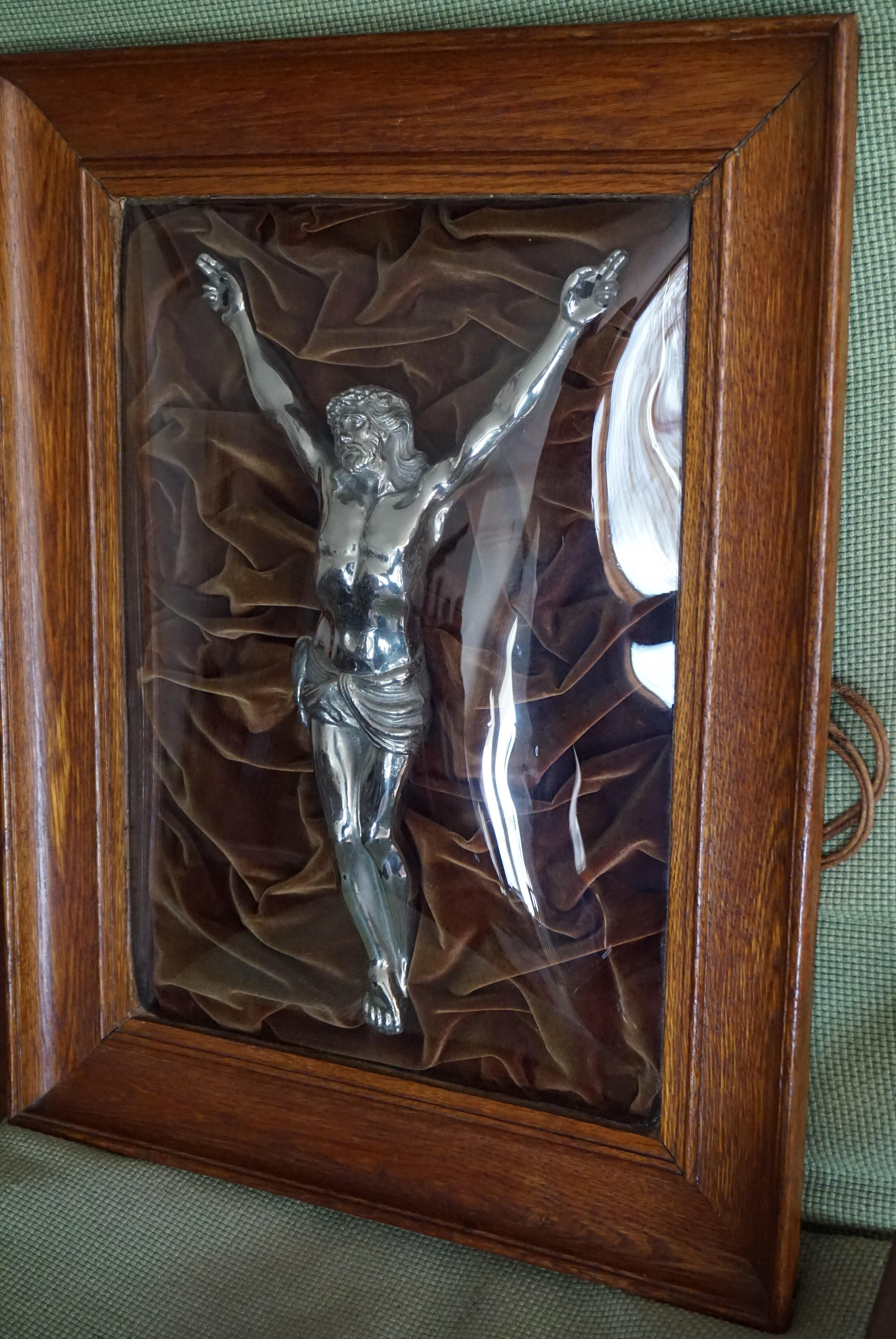 Stunning Mercury Silver Color Antique Metal Corpus of Christ Behind a Glass Dome For Sale 7