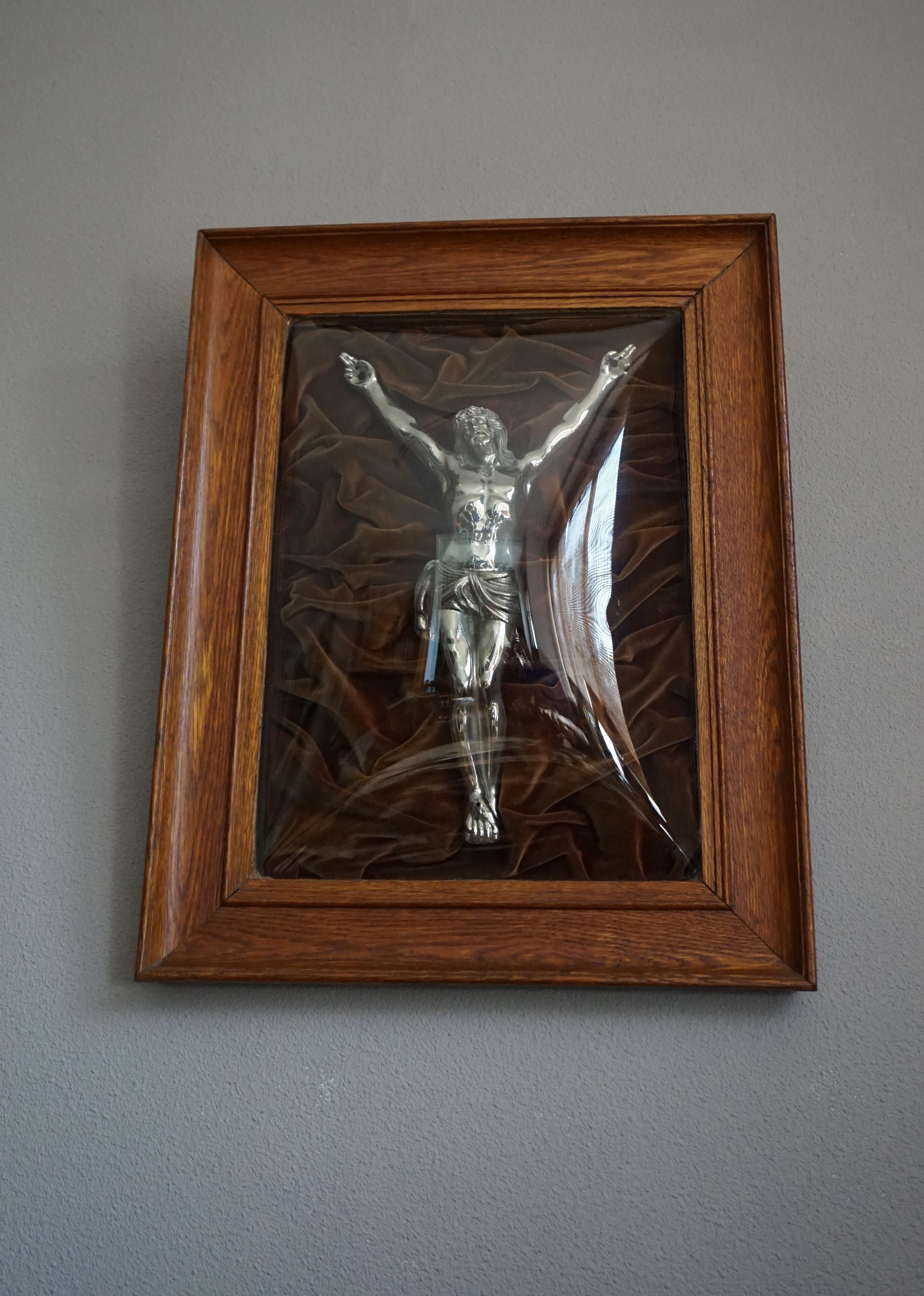 Stunning Mercury Silver Color Antique Metal Corpus of Christ Behind a Glass Dome For Sale 10