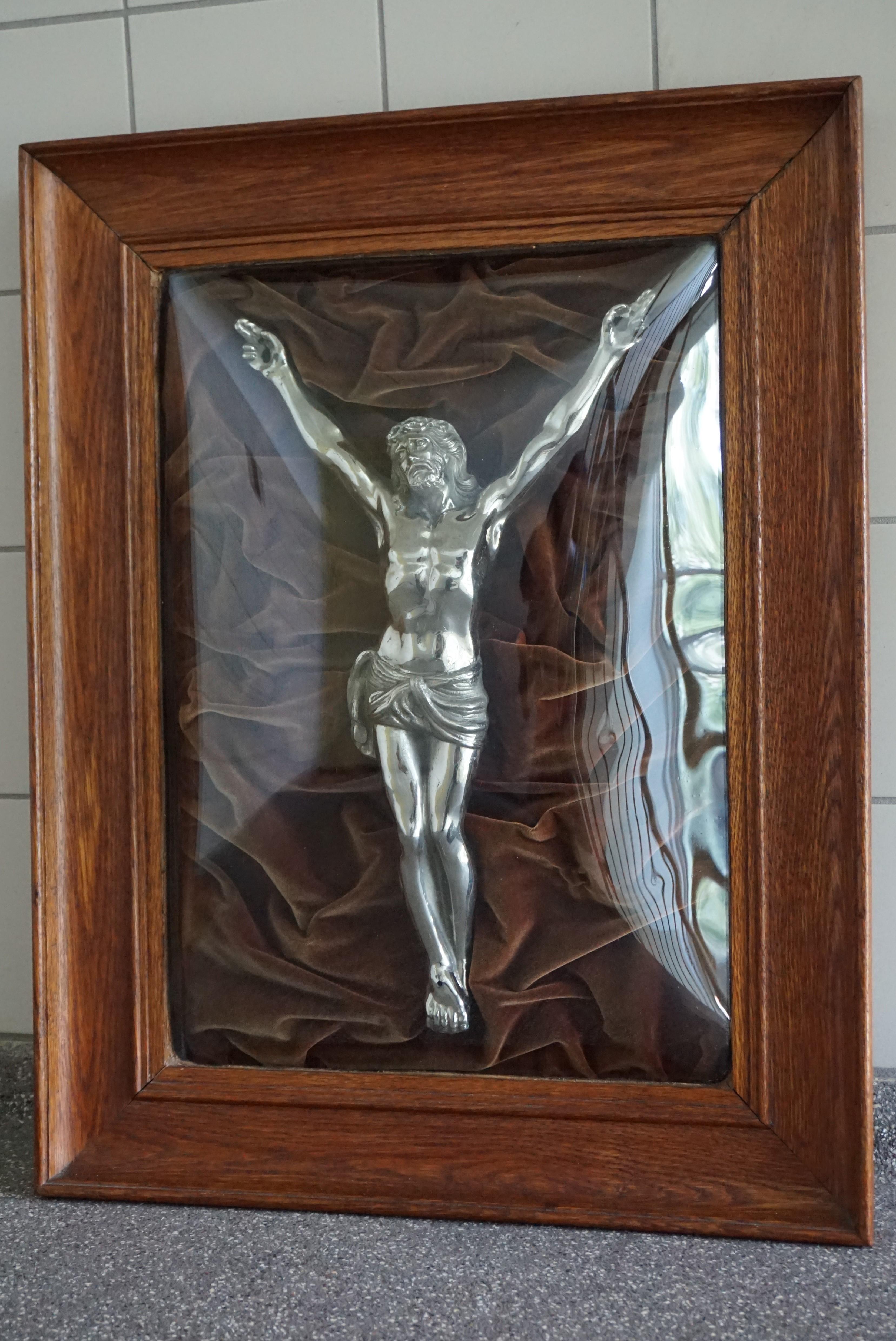 Atemberaubende Quecksilber Farbe antiken Metall Corpus von Christus hinter einer Glaskuppel (Handgefertigt) im Angebot