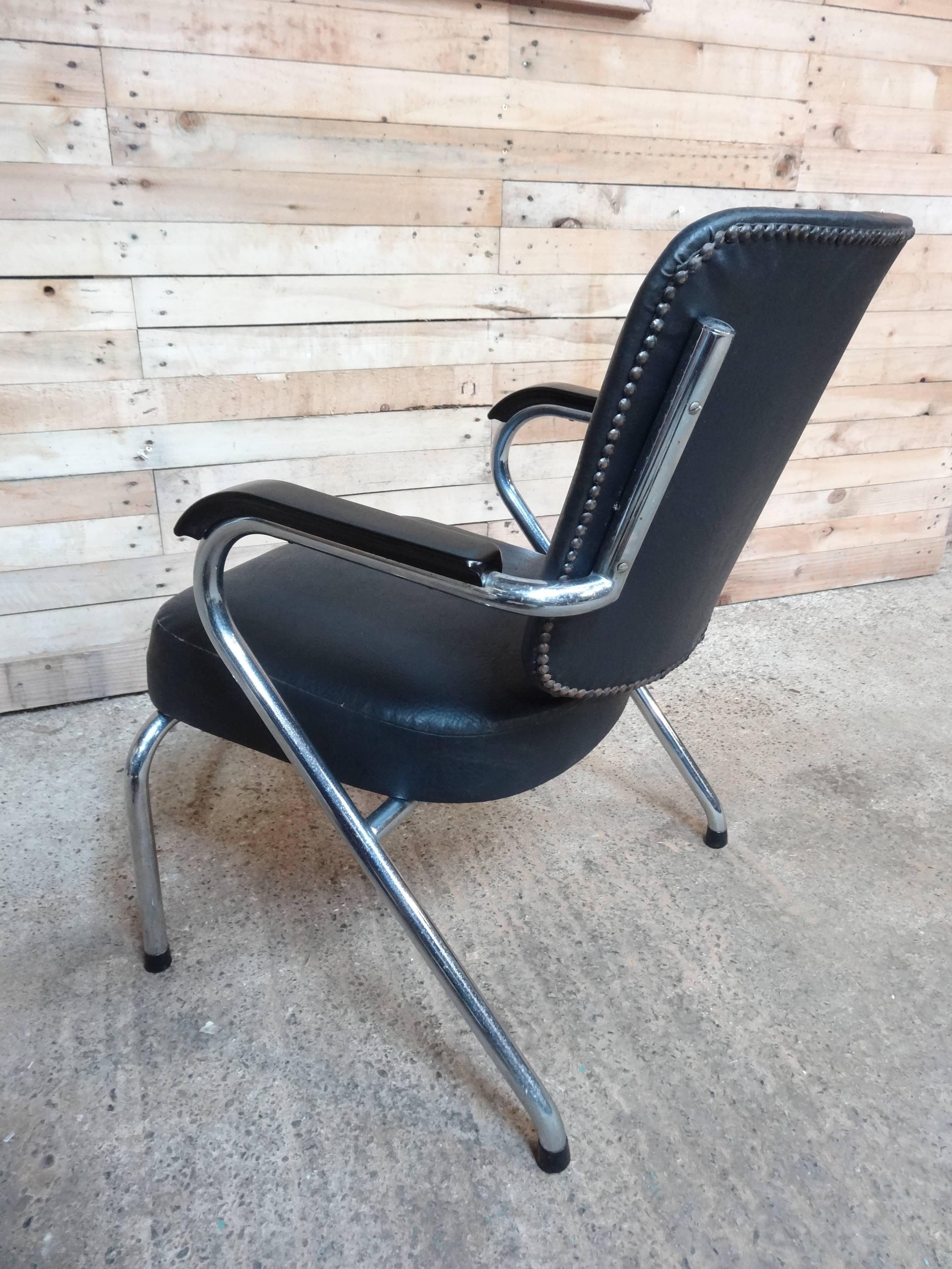 Stunning Metal Framed Vintage Retro 1950s Barber Armchair In Excellent Condition For Sale In Markington, GB