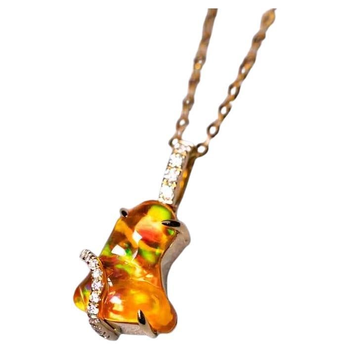 Splendida collana con ciondolo in oro giallo 18 carati e opale di fuoco messicano e diamanti