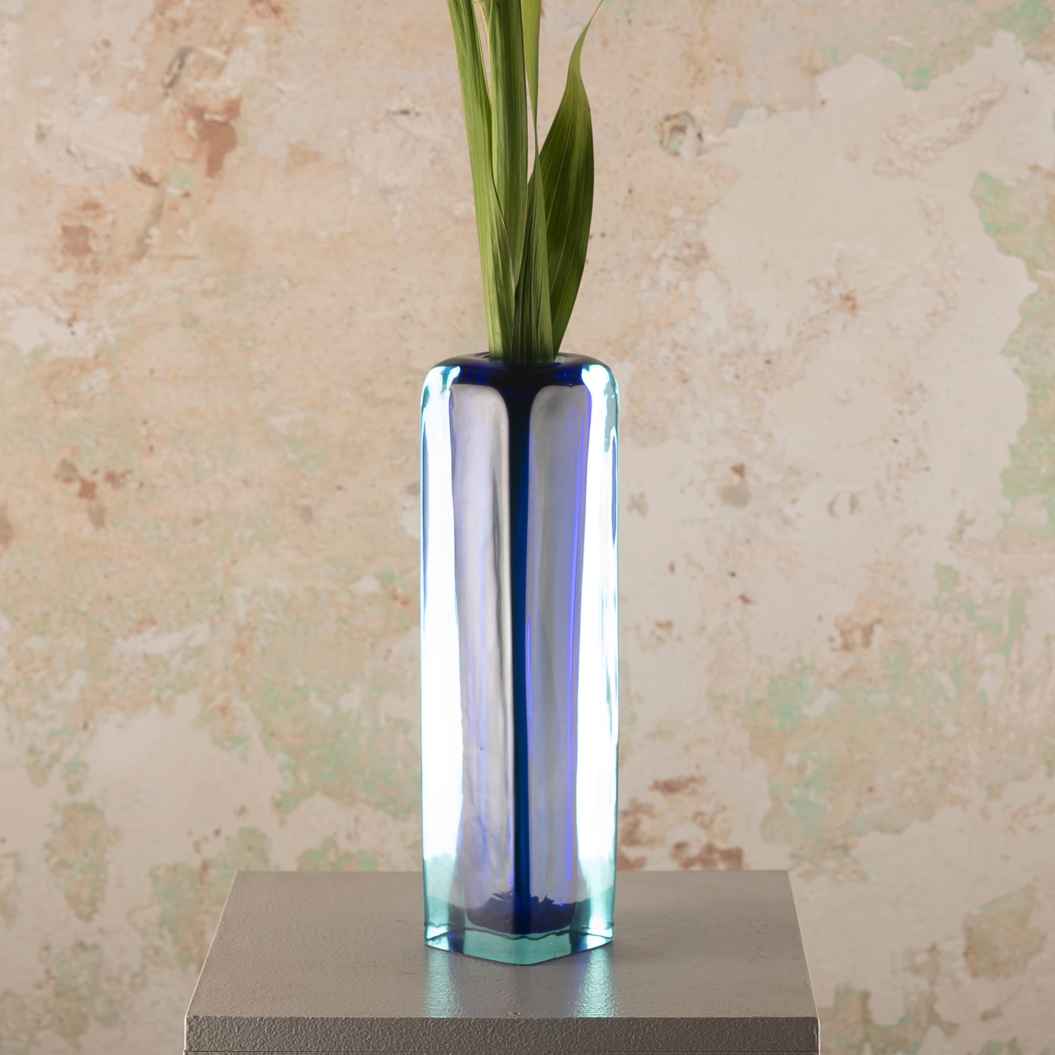 Stupendo vaso di metà secolo in vetro di Murano Glass Sommerso blu del Cenedese in vendita 3