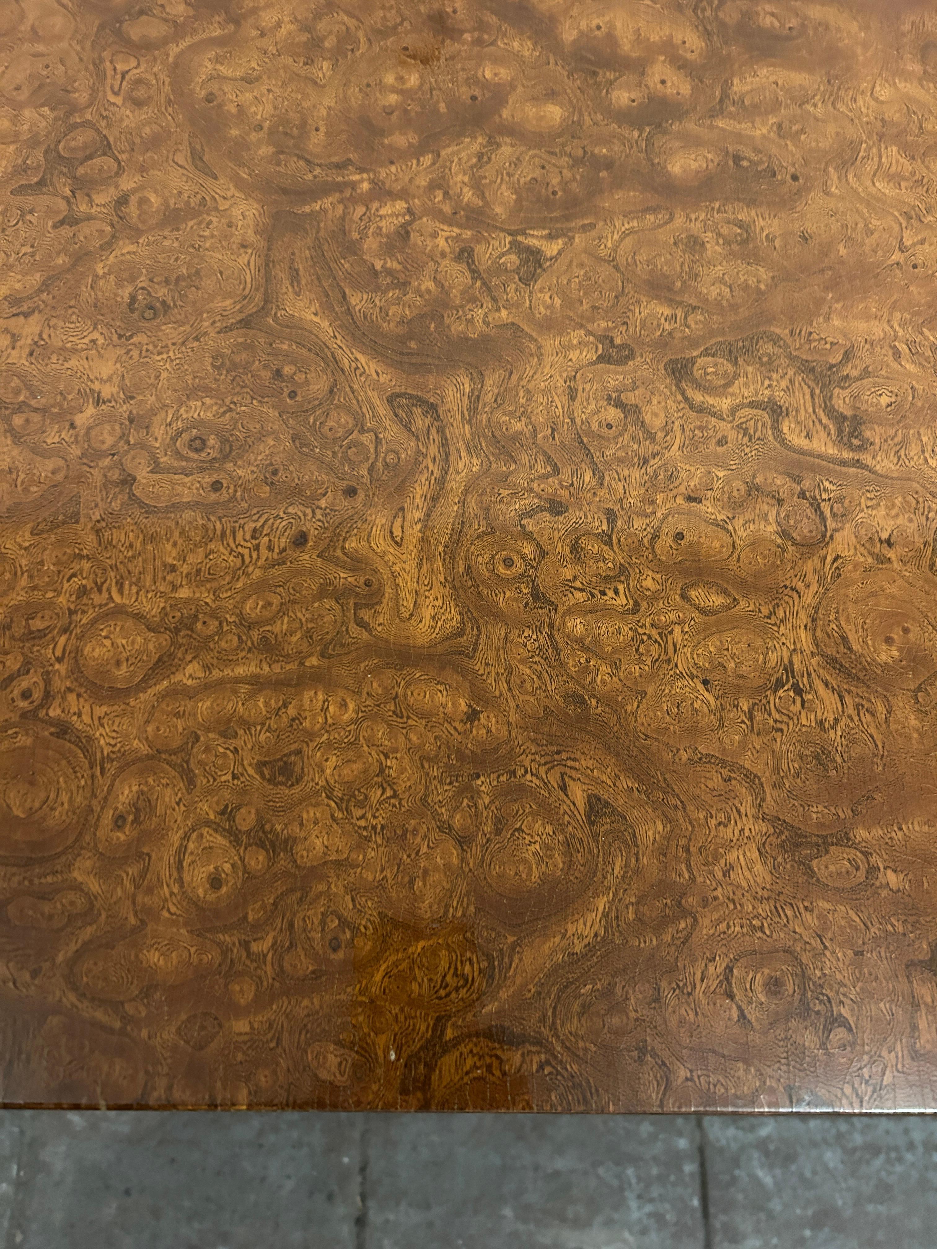 Fin du 20e siècle Superbe table de salle à manger chromée du milieu du siècle avec plateau en ronce 2 feuilles en vente