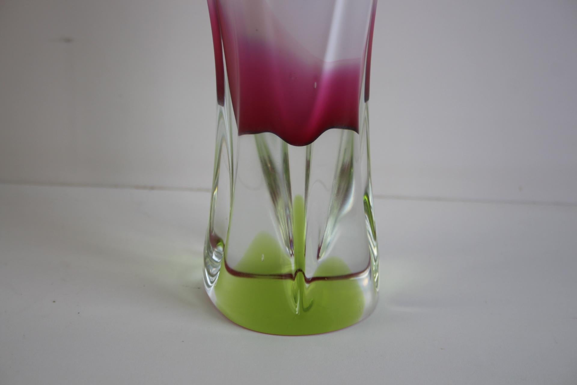 Late 20th Century Stunning Mid-Century Czech Art Glass Vase – Red, Pink, and Lime Green For Sale