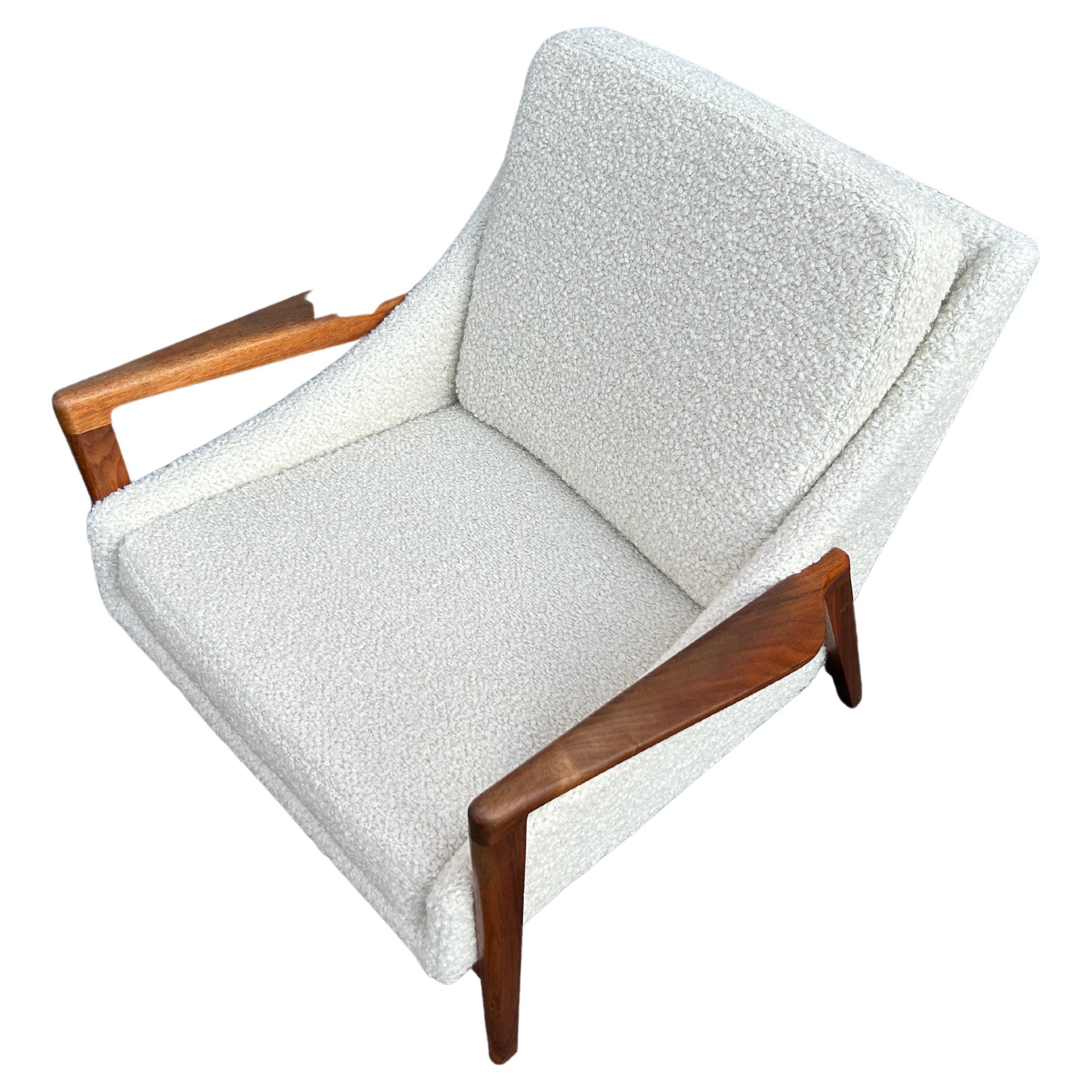 Stunning Mid Century Danish modern lounge chair in Boucle with wood frame For Sale 1