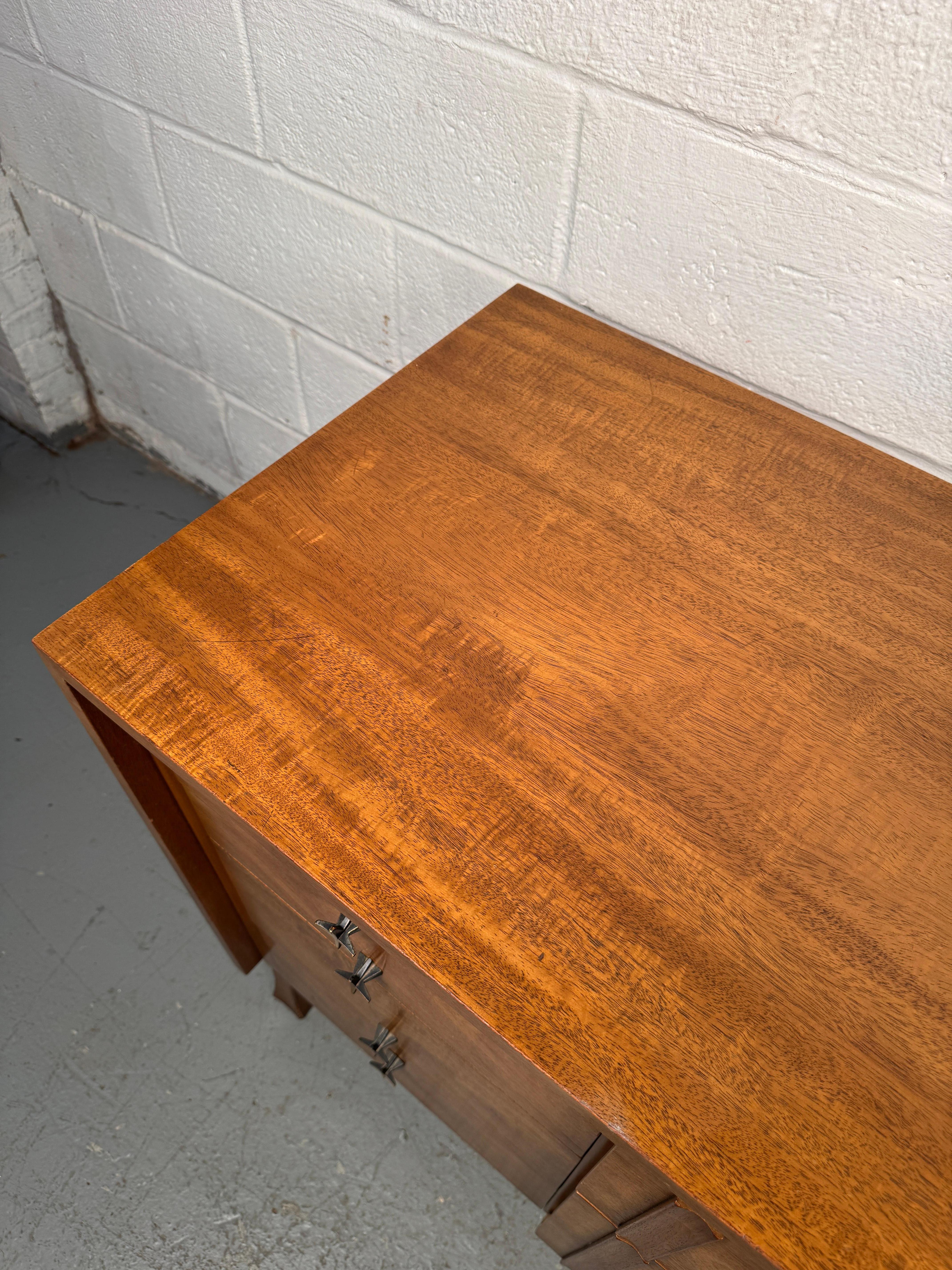 Stunning Mid-Century Dresser Mfg. by Widdicomb For Sale 3