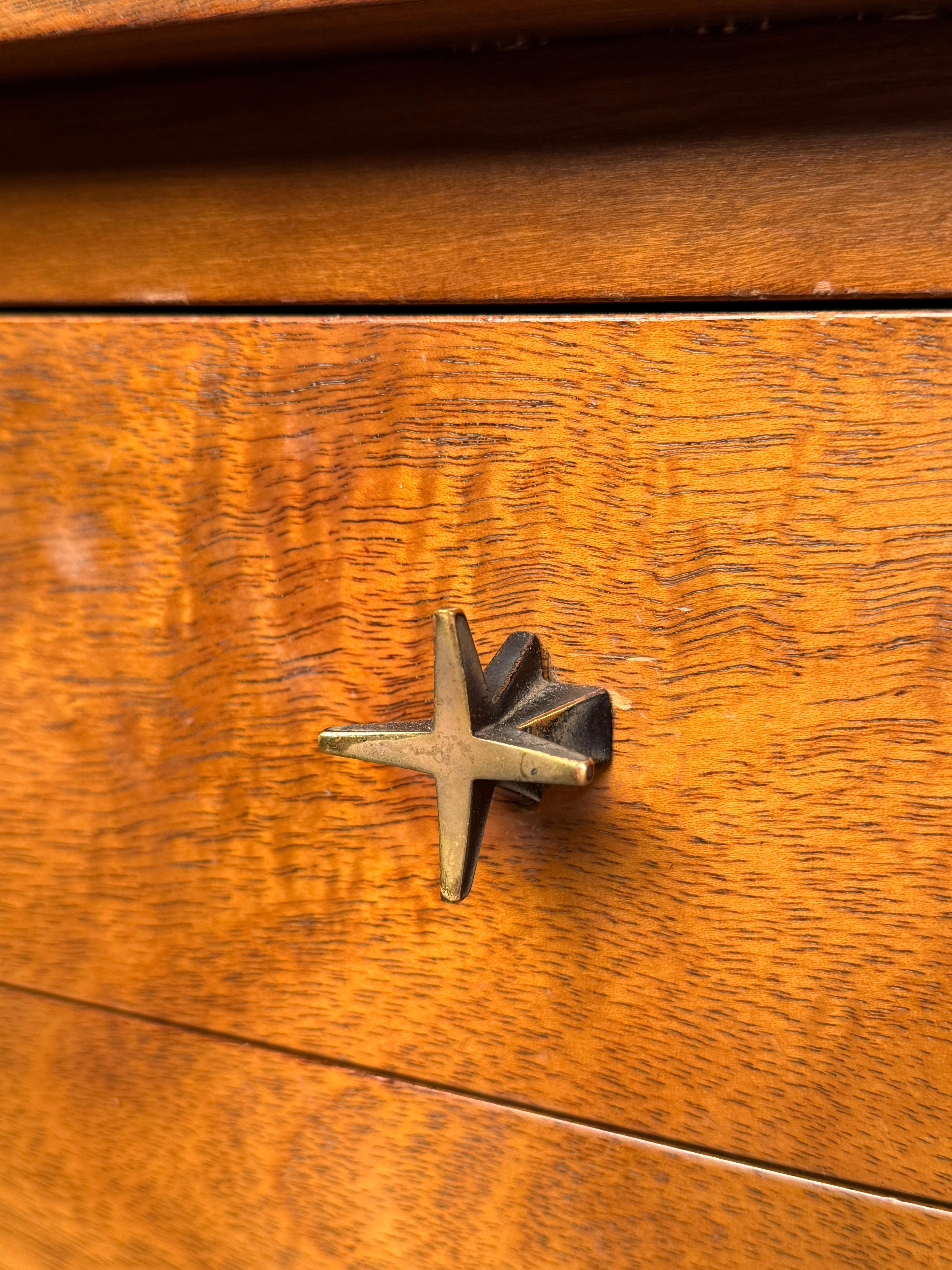 Stunning Mid-Century Dresser Mfg. by Widdicomb For Sale 4