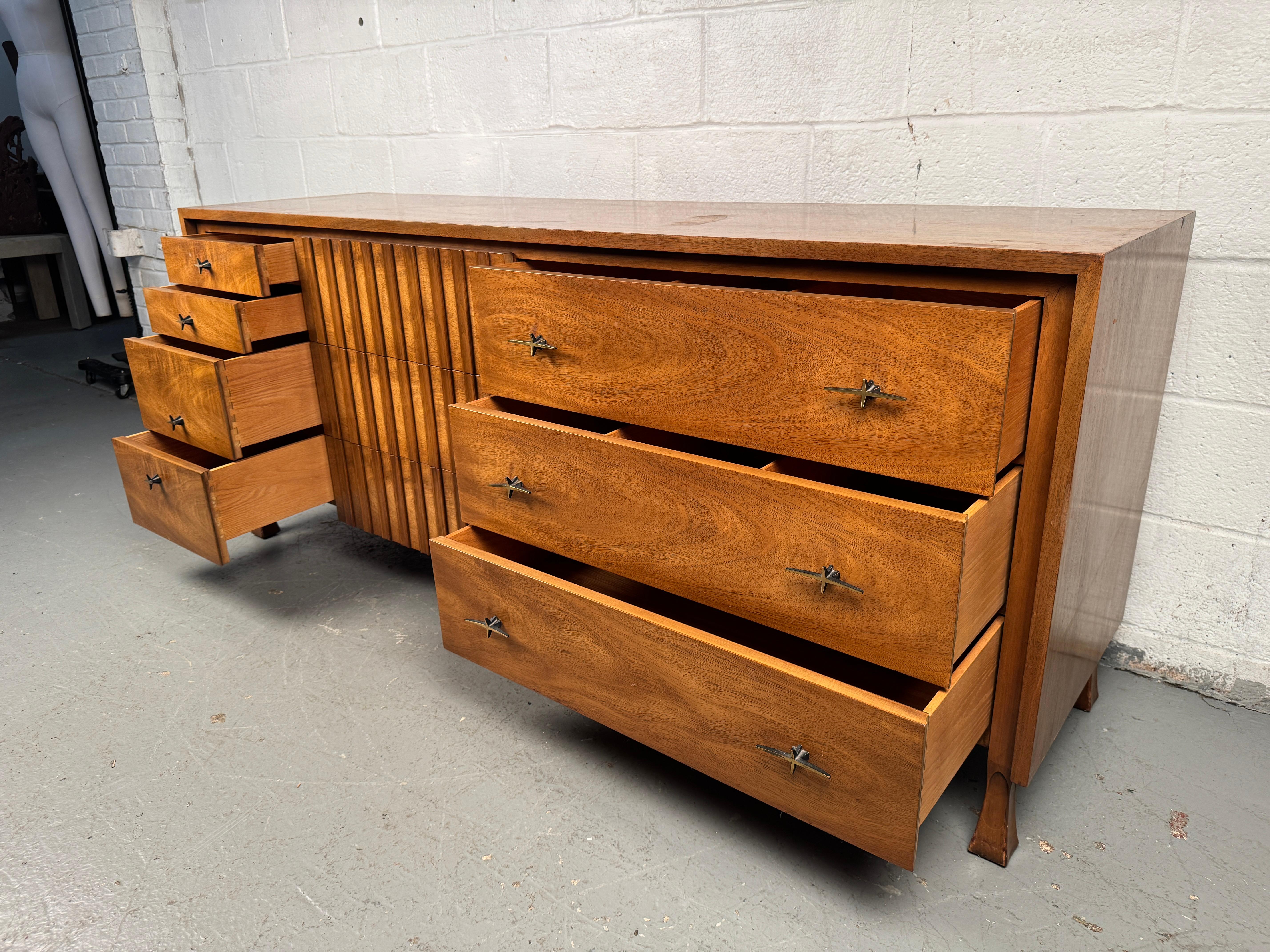 Stunning Mid-Century Dresser Mfg. by Widdicomb For Sale 5