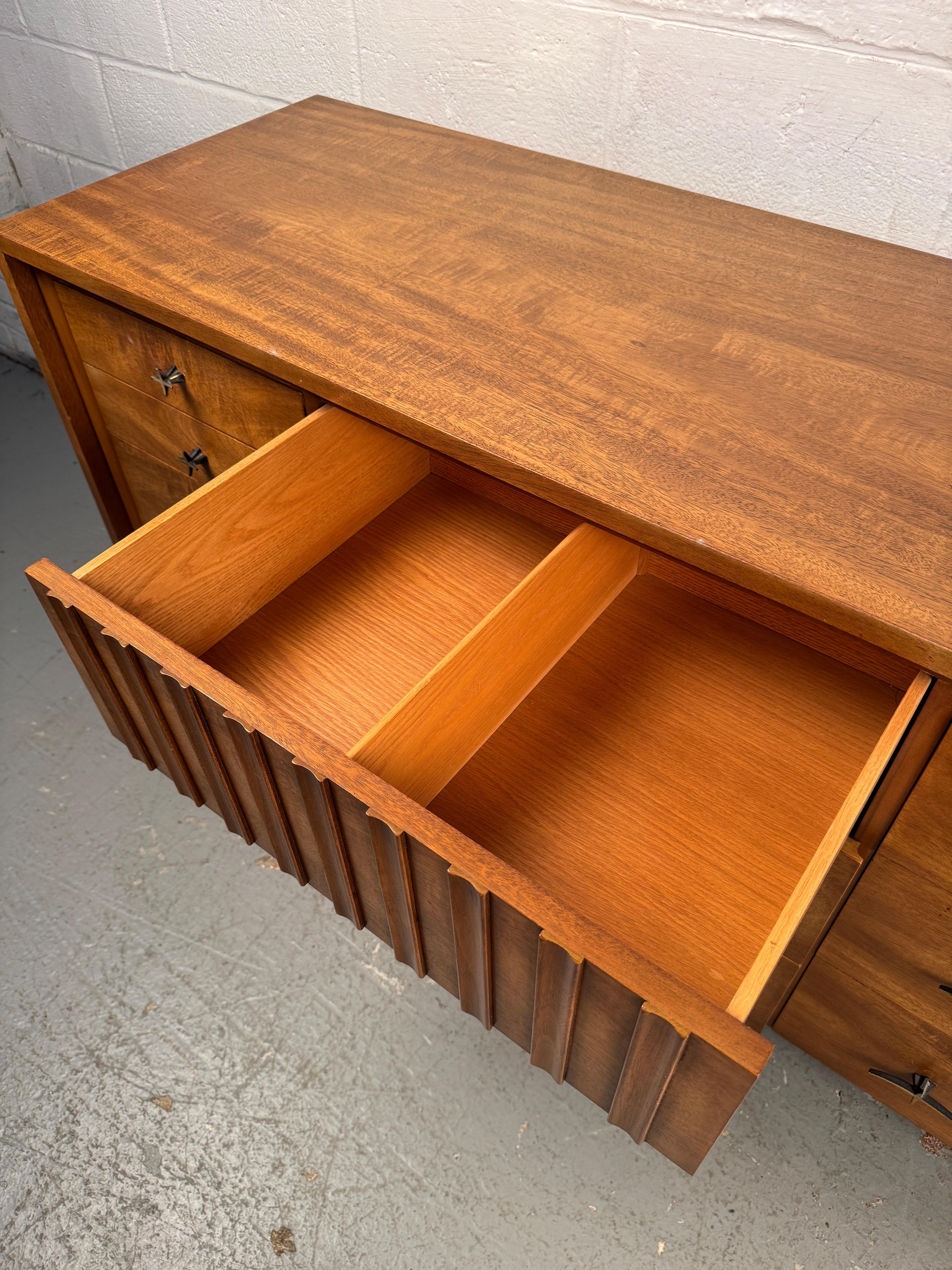 Stunning Mid-Century Dresser Mfg. by Widdicomb For Sale 9