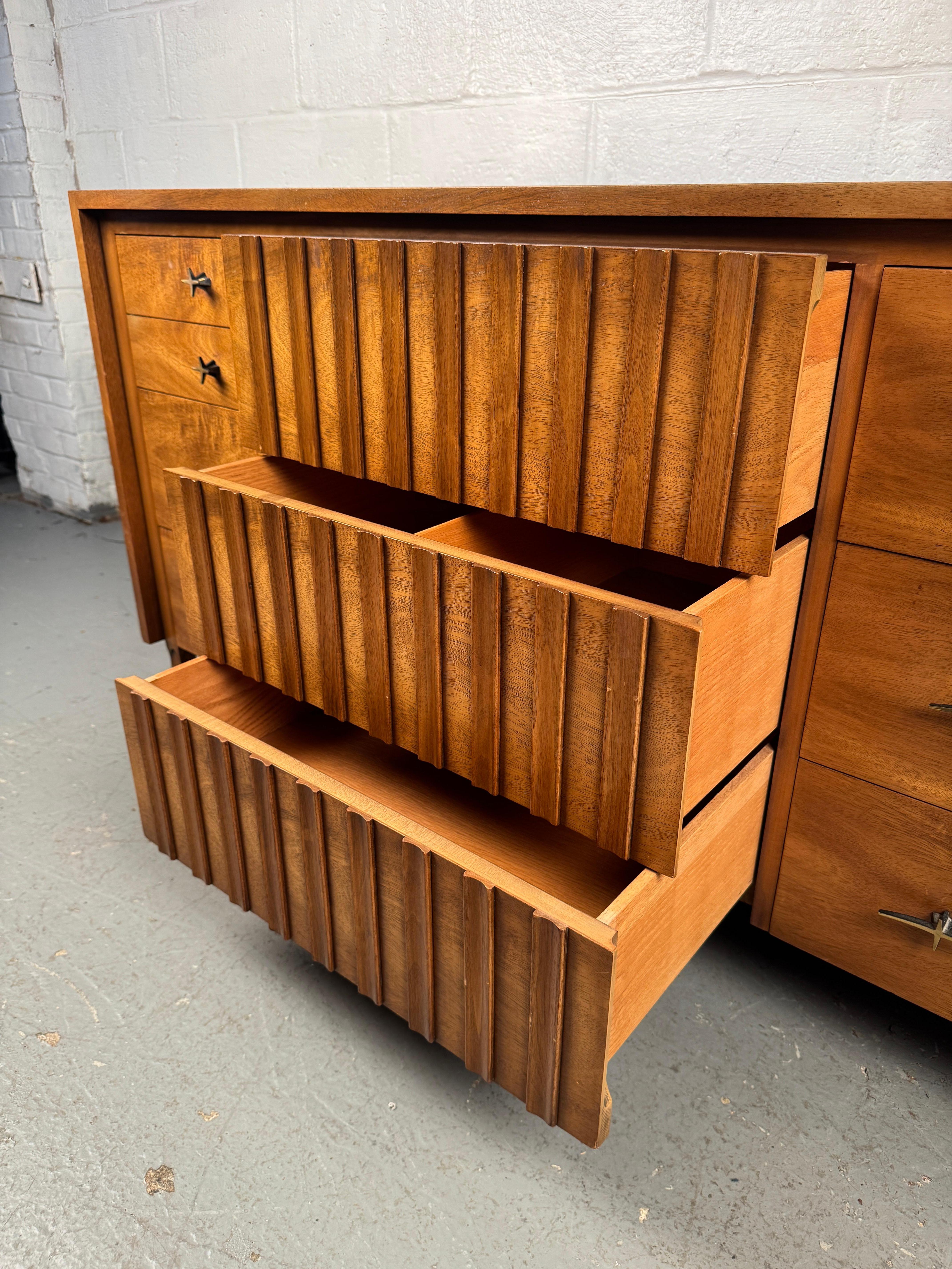 Stunning Mid-Century Dresser Mfg. by Widdicomb For Sale 12
