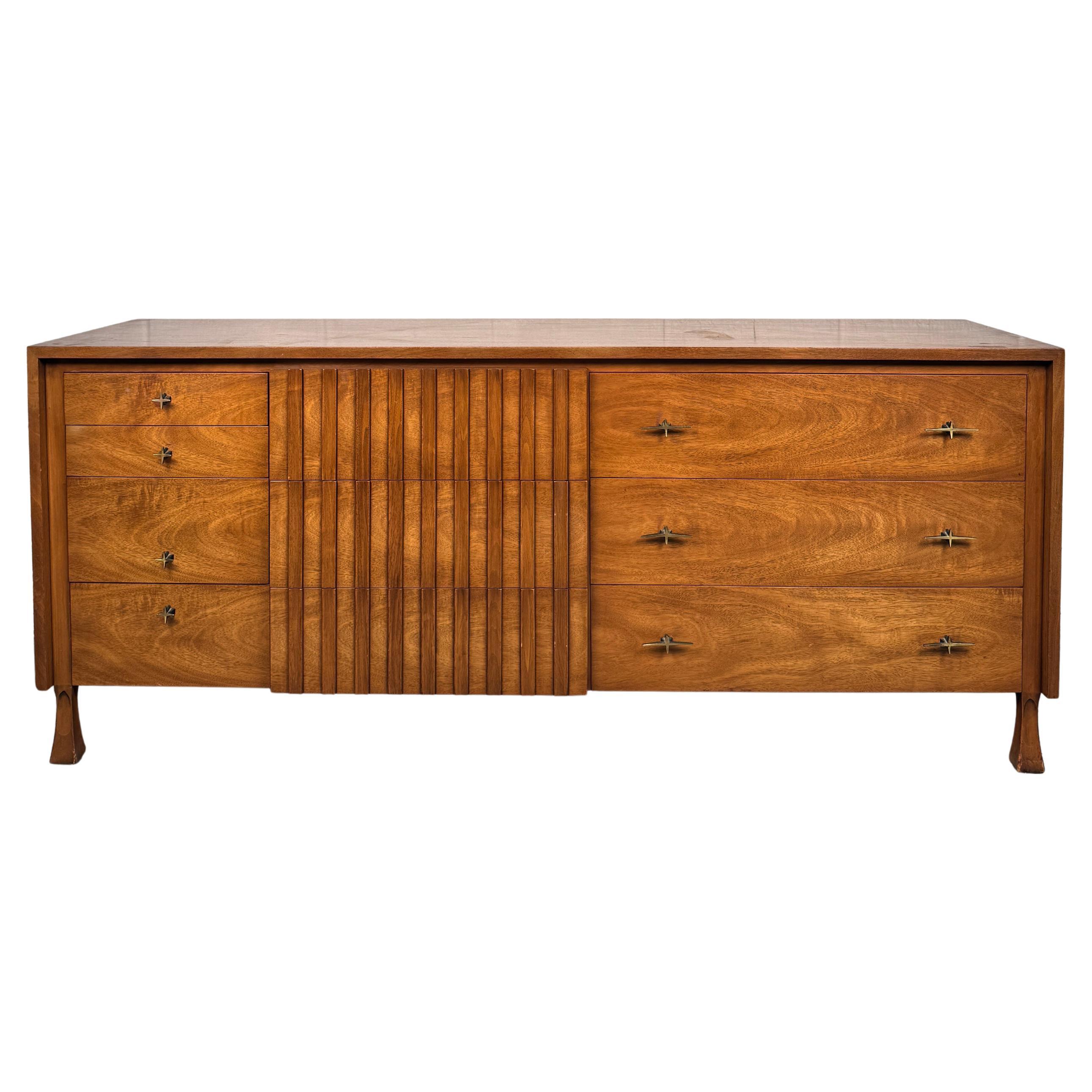 Stunning Mid-Century Dresser Mfg. by Widdicomb For Sale
