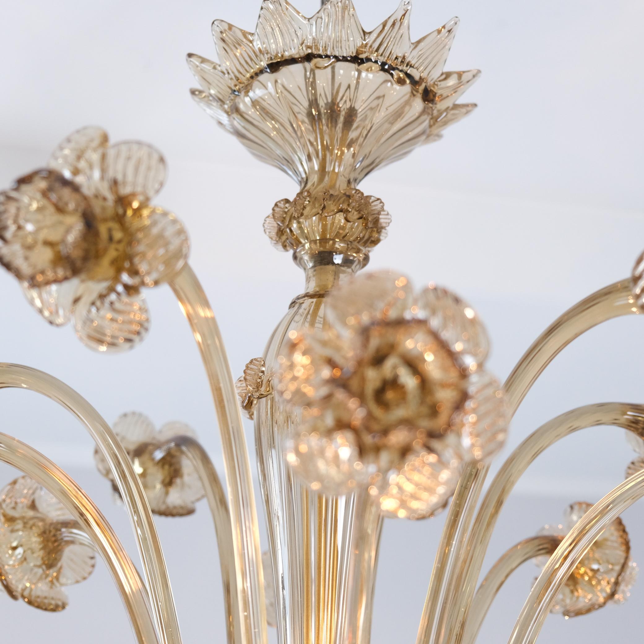 italien Superbe lustre du milieu du siècle en verre de Murano à six bras de lumière. en vente