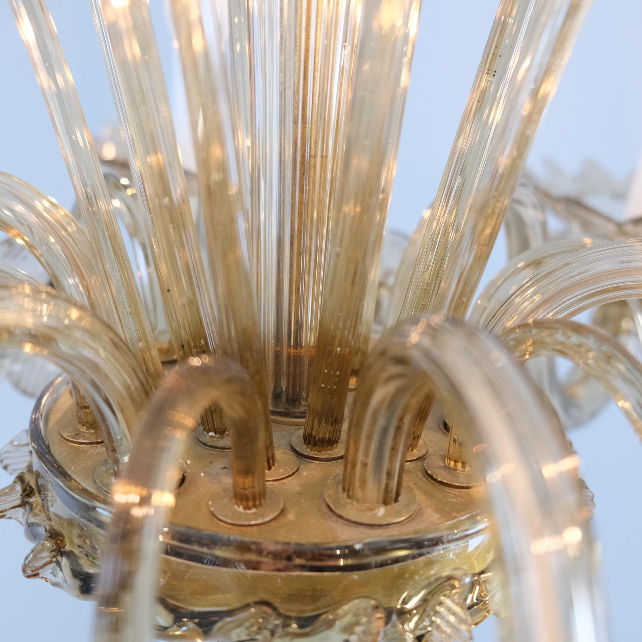 Superbe lustre du milieu du siècle en verre de Murano à six bras de lumière. Bon état - En vente à Helsinki, FI