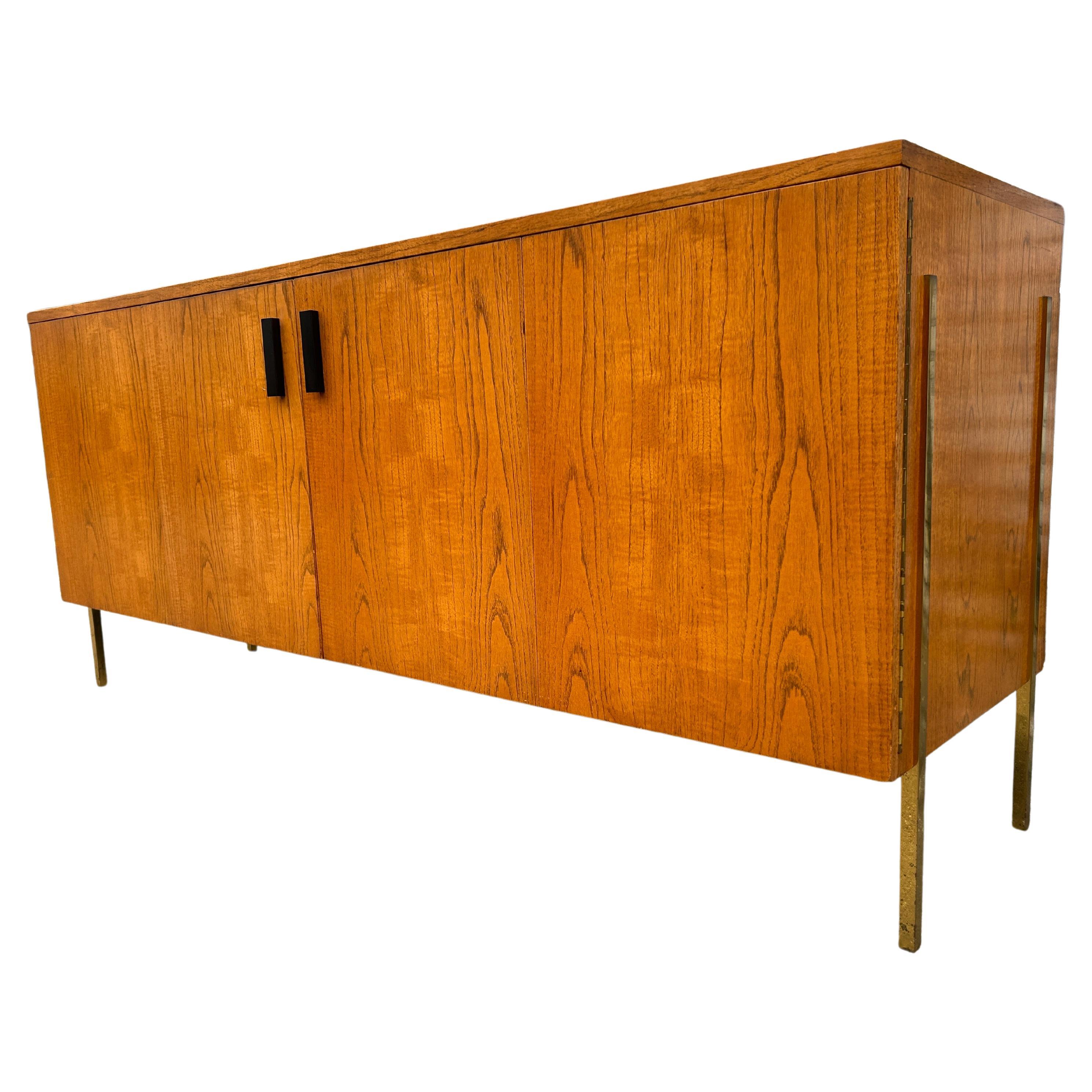 Atemberaubende Midcentury Harvey Probber Credenza Sideboard Audio Cabinet  (Mitte des 20. Jahrhunderts) im Angebot