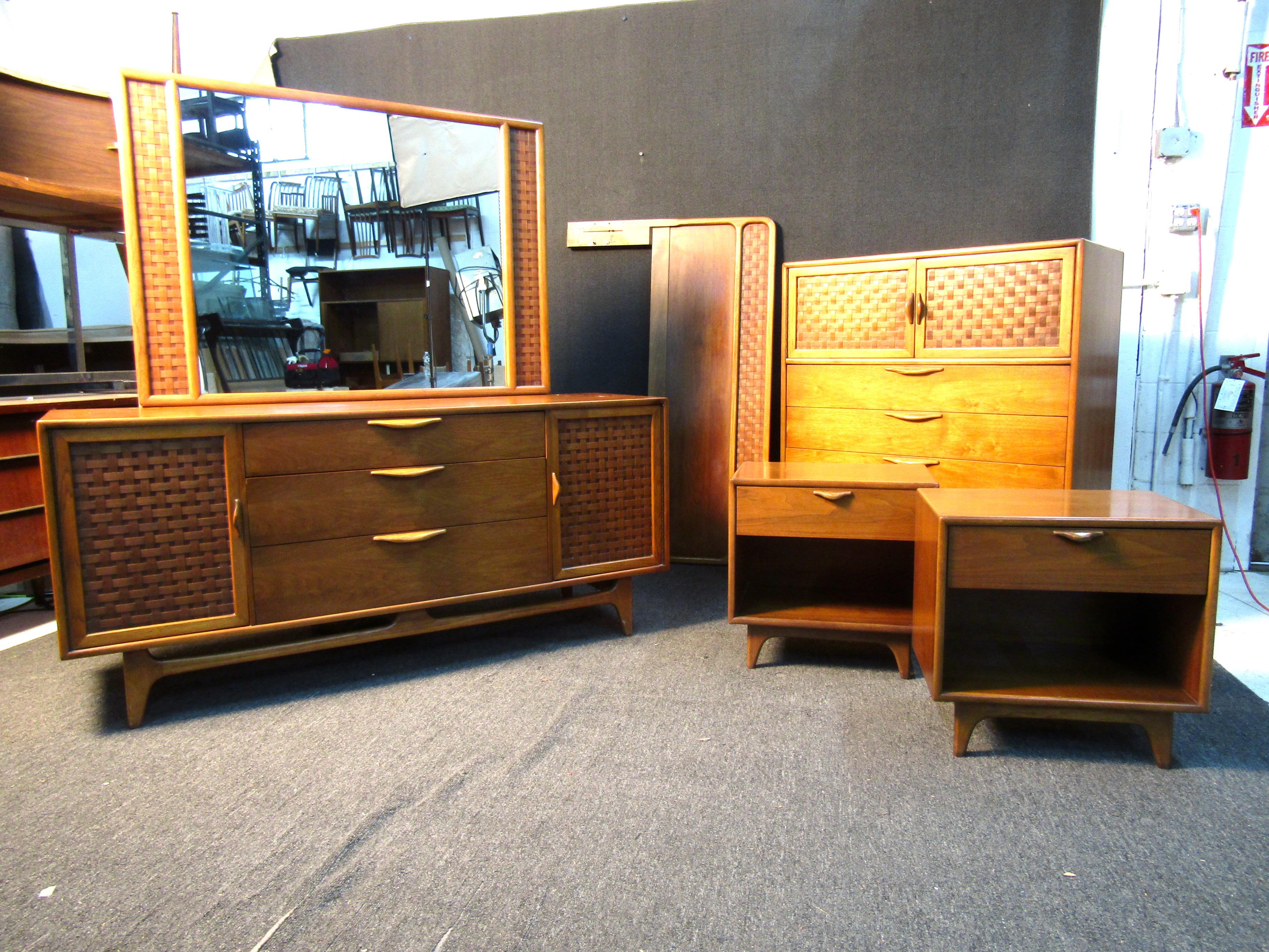 Stunning Mid century Lane four piece dresser set. The set features an elegant basket weave finish design, rectangular drawers with built in handles, and clean dovetail drawers. 

Please confirm item location (NY or NJ).

Mirror-