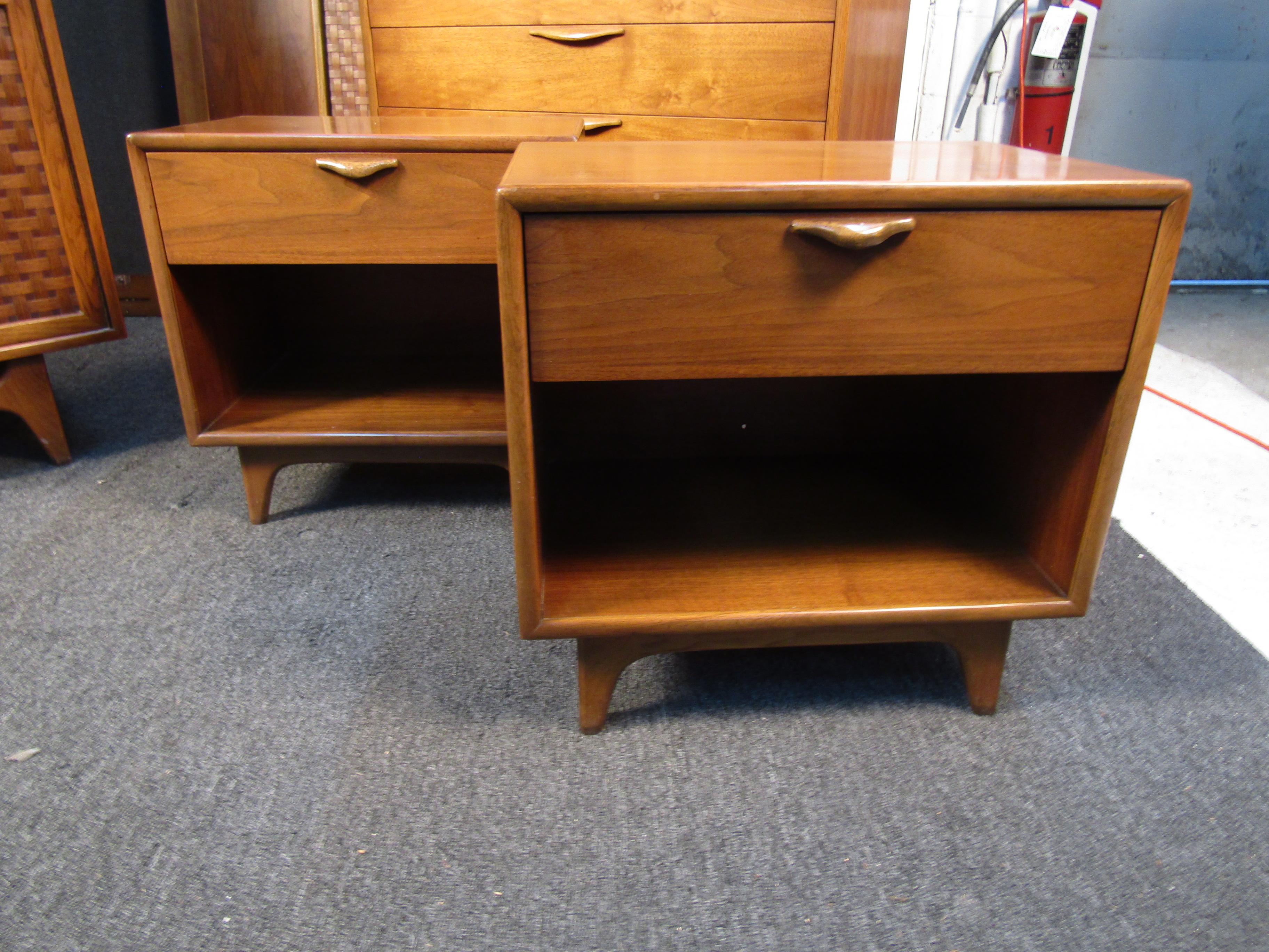 Stunning Mid-Century Lane Bedroom Set In Good Condition In Brooklyn, NY