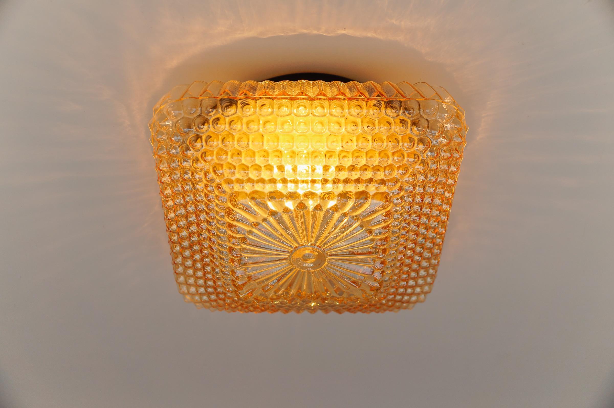 Stunning Mid-Century Modern Amber Bubble Glass Lamp in Pyramid Shape, 1960s 1