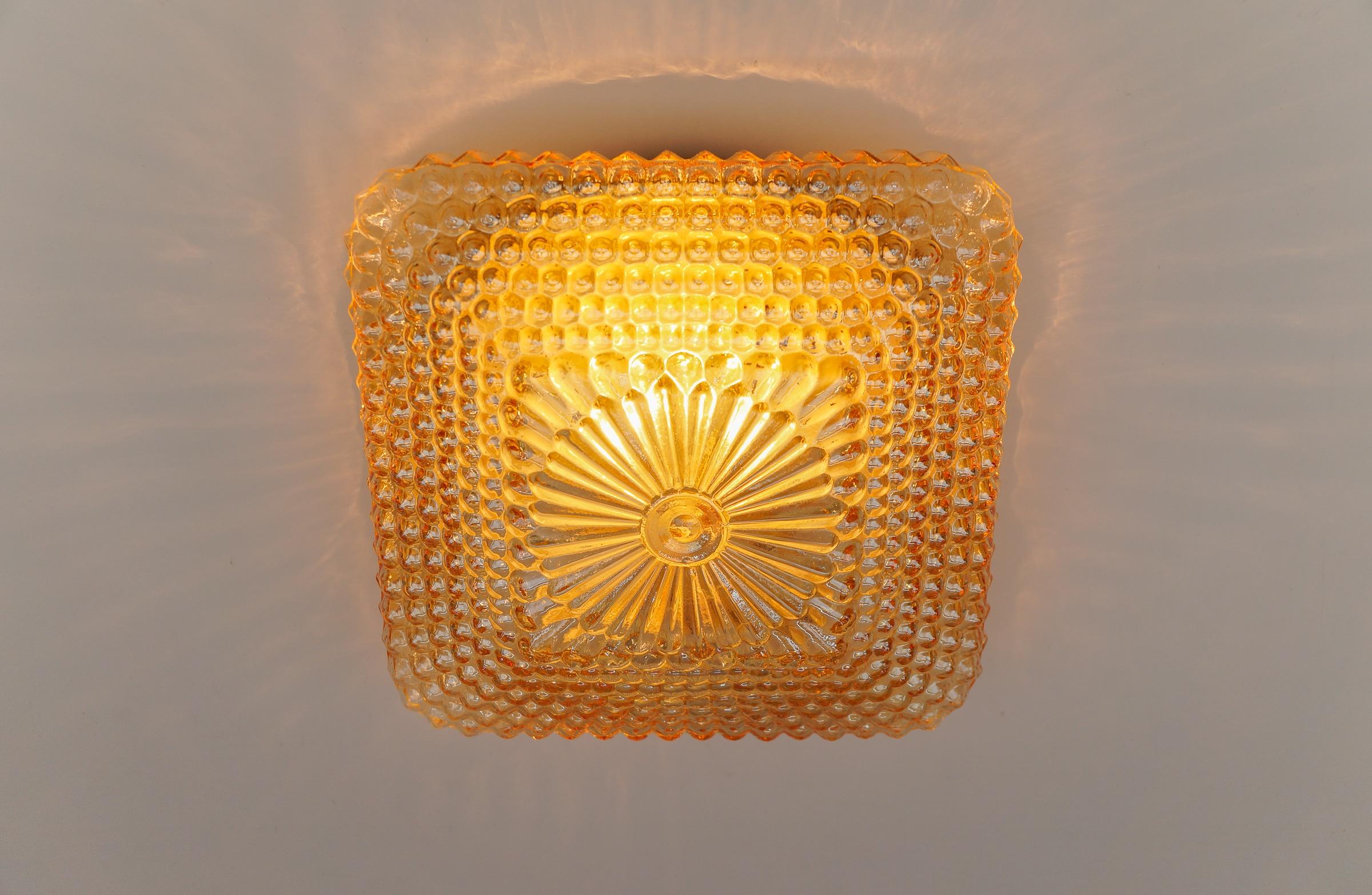 Stunning Mid-Century Modern Amber Bubble Glass Lamp in Pyramid Shape, 1960s 3