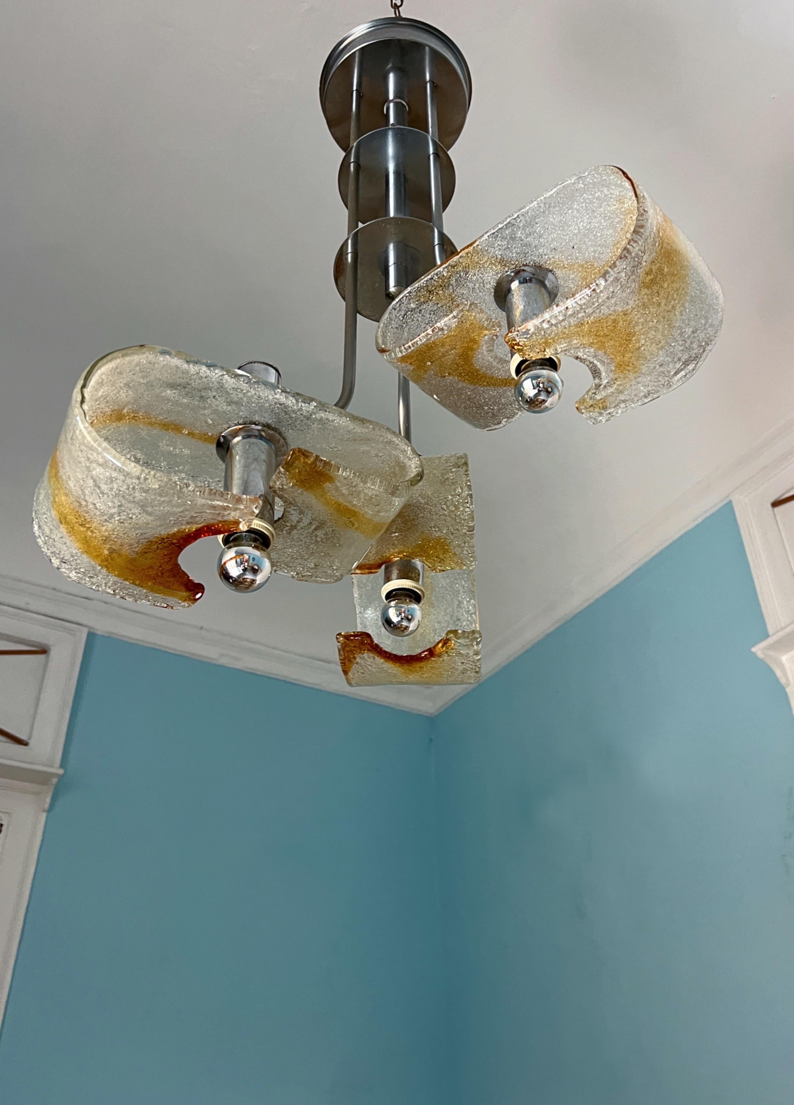 XX secolo Stupendo lampadario moderno di metà secolo di Carlo Nason per Mazzega, 1970 in vendita
