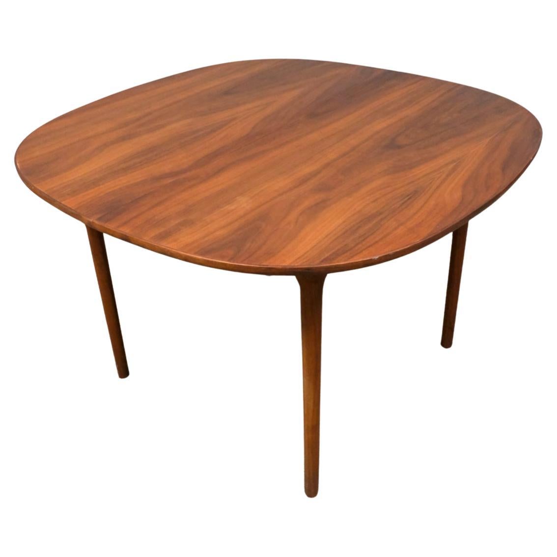 Scandinavian Modern Stunning Mid century modern danish teak rounded dining table with two leaves For Sale