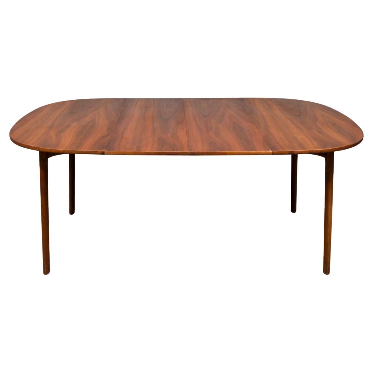 Stunning Mid century modern danish teak rounded dining table with two leaves For Sale
