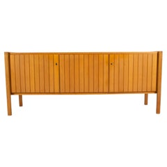 Splendida credenza a pannelli in Oak tedesco della metà del secolo scorso a 3 ante con chiave