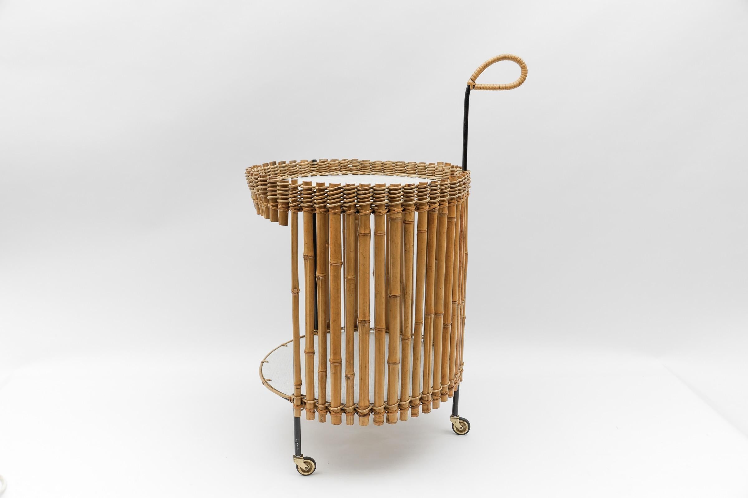 Stunning Mid-Century Modern Round Serving Cart in Bamboo and Metal, 1950s In Good Condition For Sale In Nürnberg, Bayern