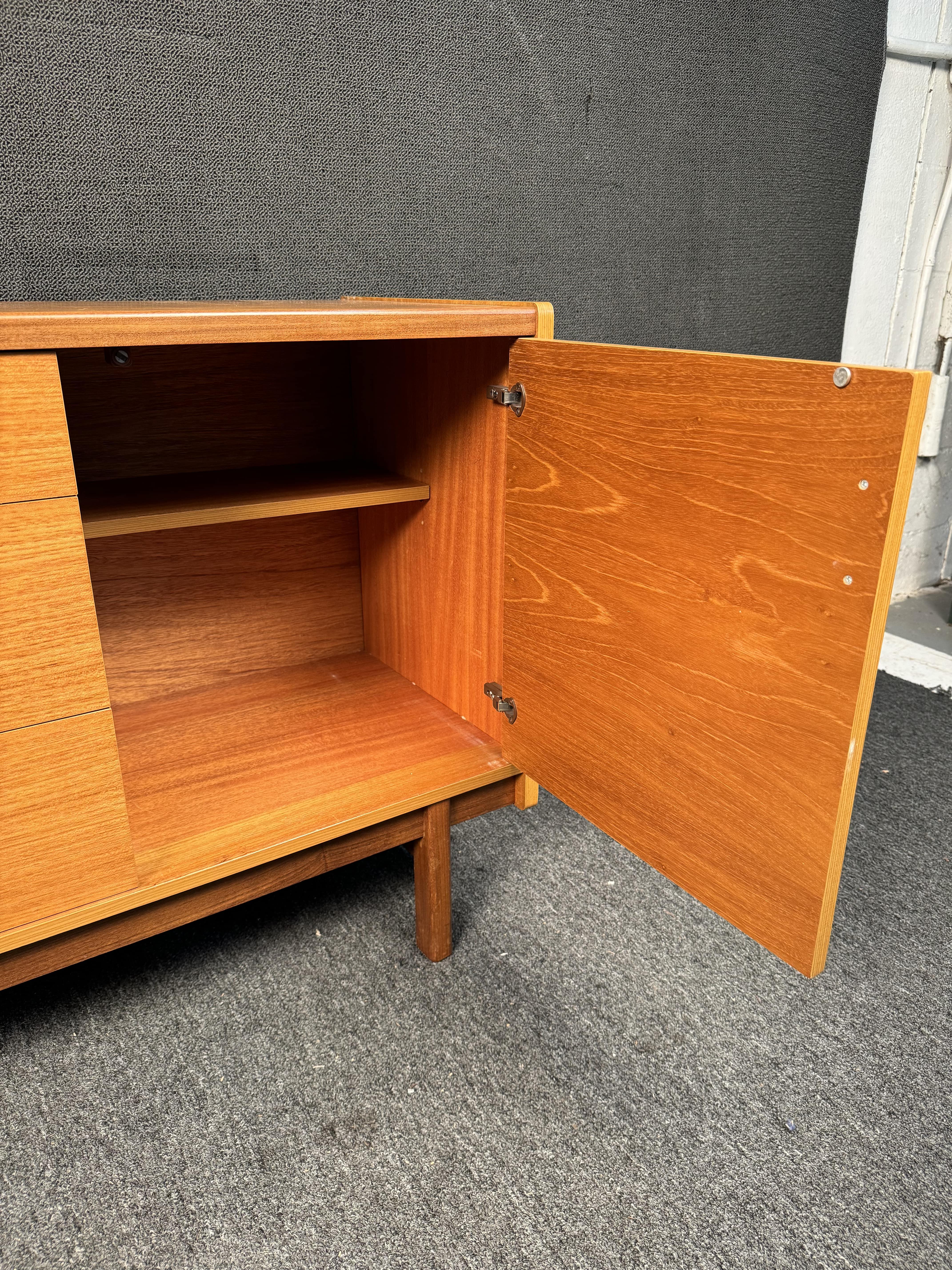 Splendida credenza moderna di metà secolo in vendita 5