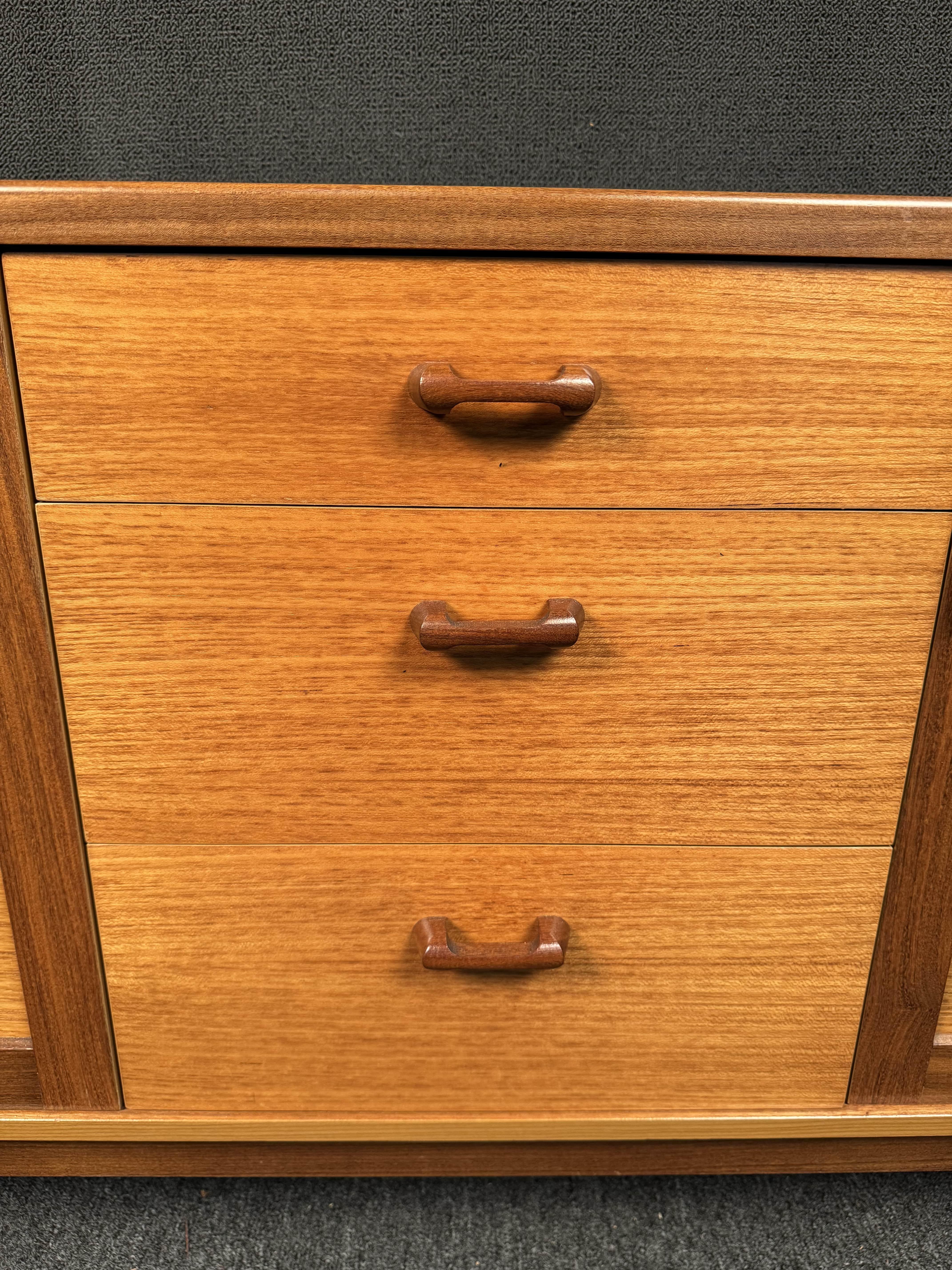 Splendida credenza moderna di metà secolo in vendita 6
